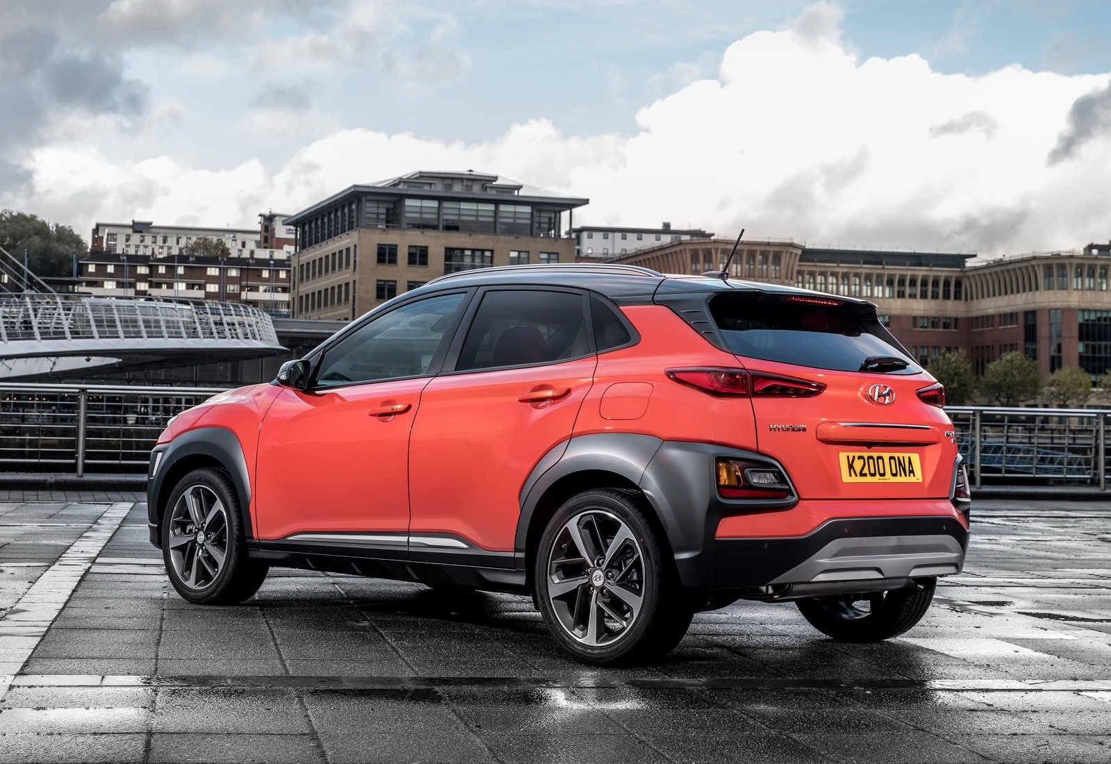 motor vehicle, street, cloud - sky, hyundai, building exterior, mode of transportation, kona, sky, 720P, transportation, retro styled, outdoors, day, red, HD Wallpaper