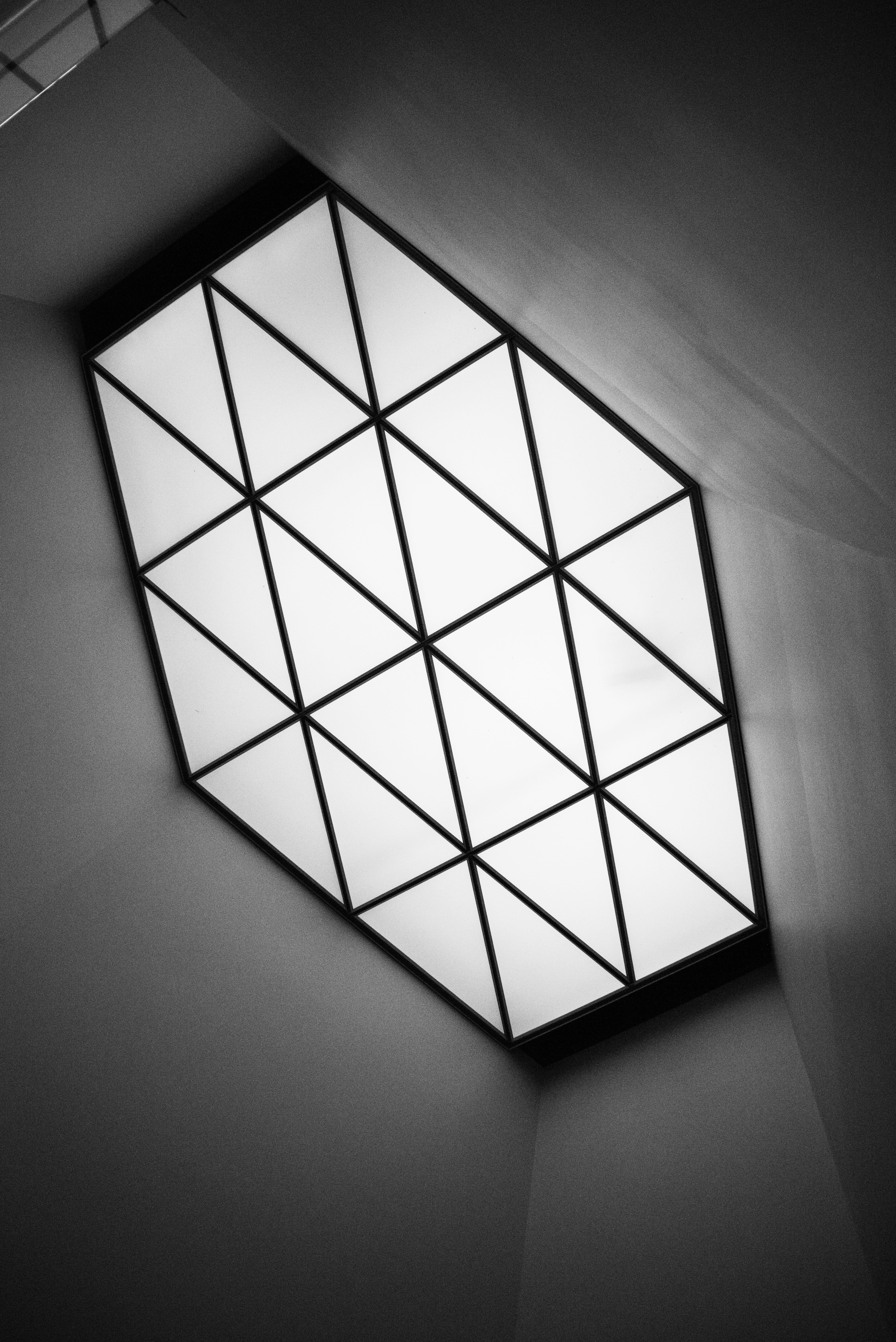 geometric pattern, transparent, modern architecture, high angle view, close-up, design, ceiling, perspective, skylight, art, windows, geometric, architectural design, Phone HD Wallpaper