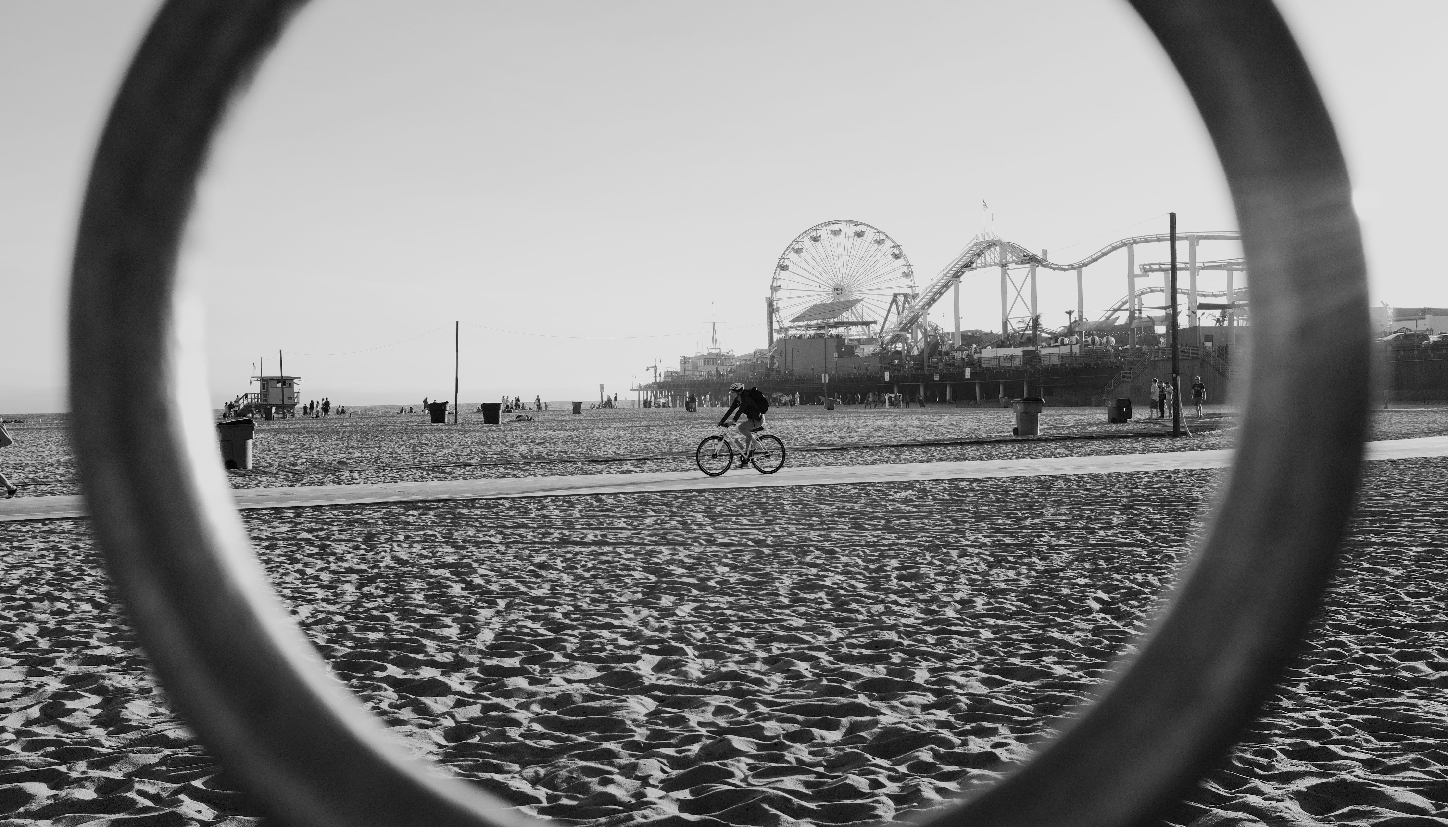 5K, bike, built structure, leisure activity, focus on background, santa monica, lifestyles, person, bicycle, circle, outdoors, riding, ring, day, people, HD Wallpaper