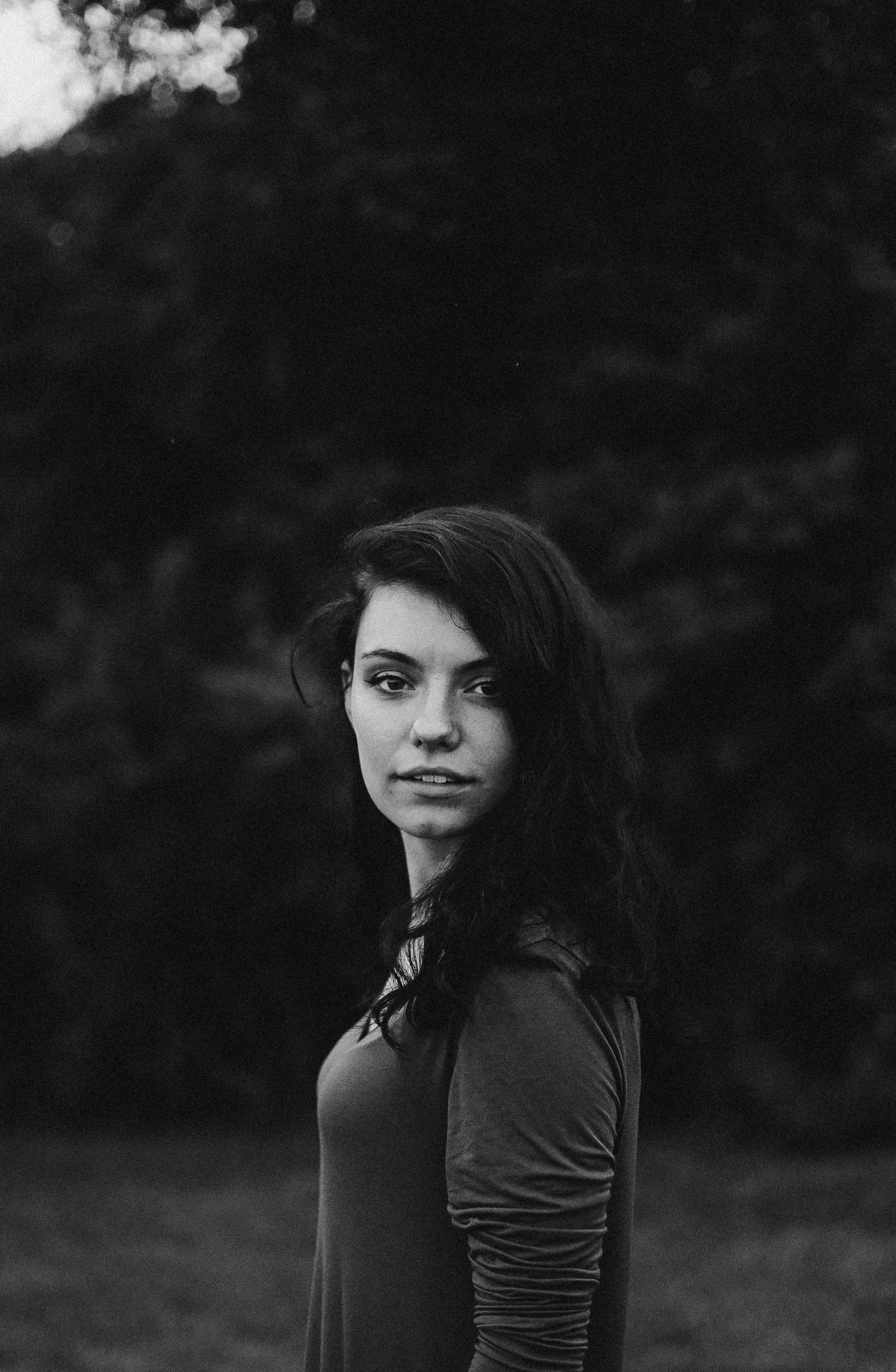 apparel, smiling, side, young women, portrait, tree, waist up, long hair, contemplation, female, jaw, moody, one person, long sleeve, photo, photography, Phone HD Wallpaper