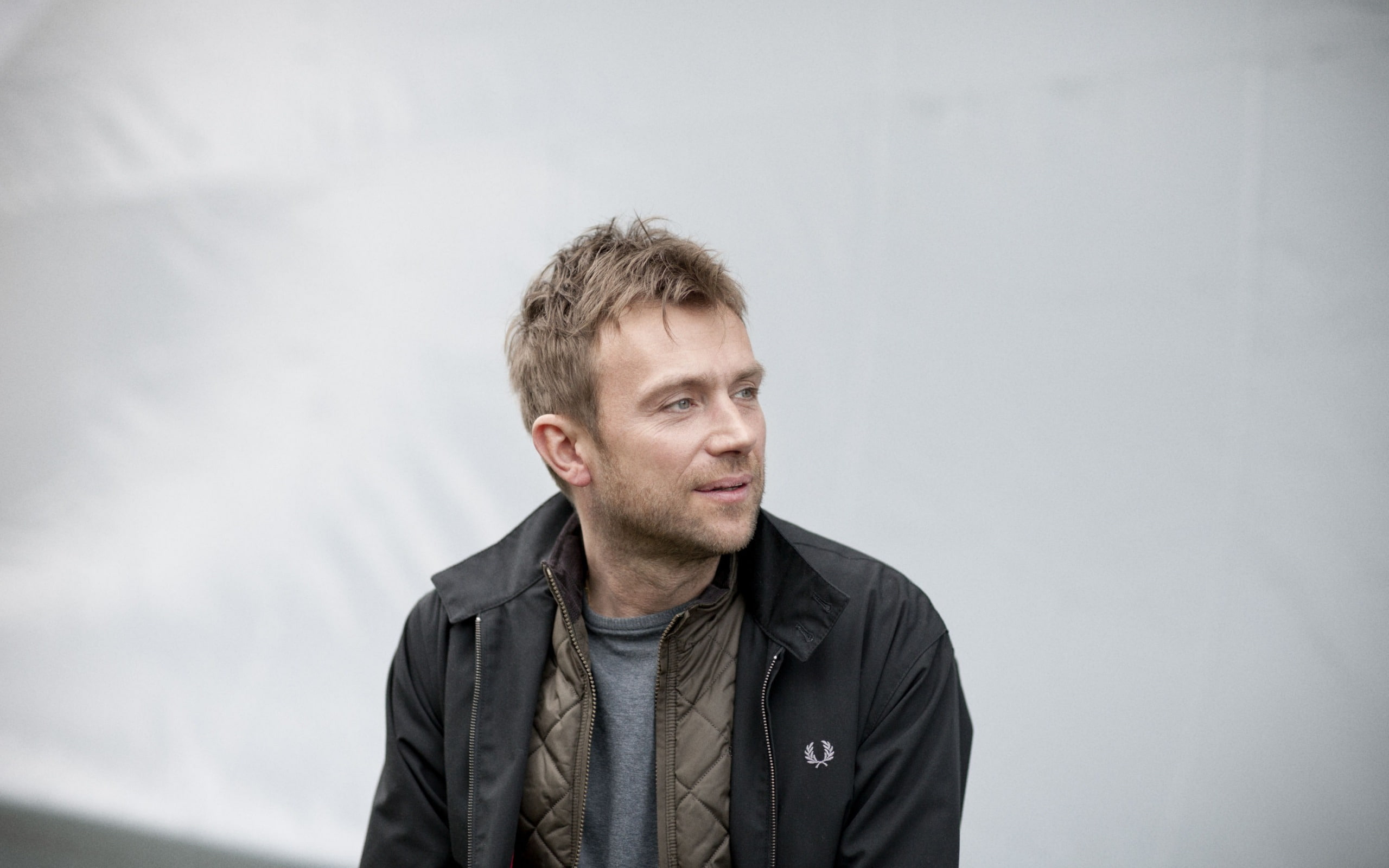 wallp, portrait, leather jacket, adult, albarn, jacket, gorillaz, mid adult men, casual clothing, gray, beard, 2K, musician, front view, clothing, looking, HD Wallpaper