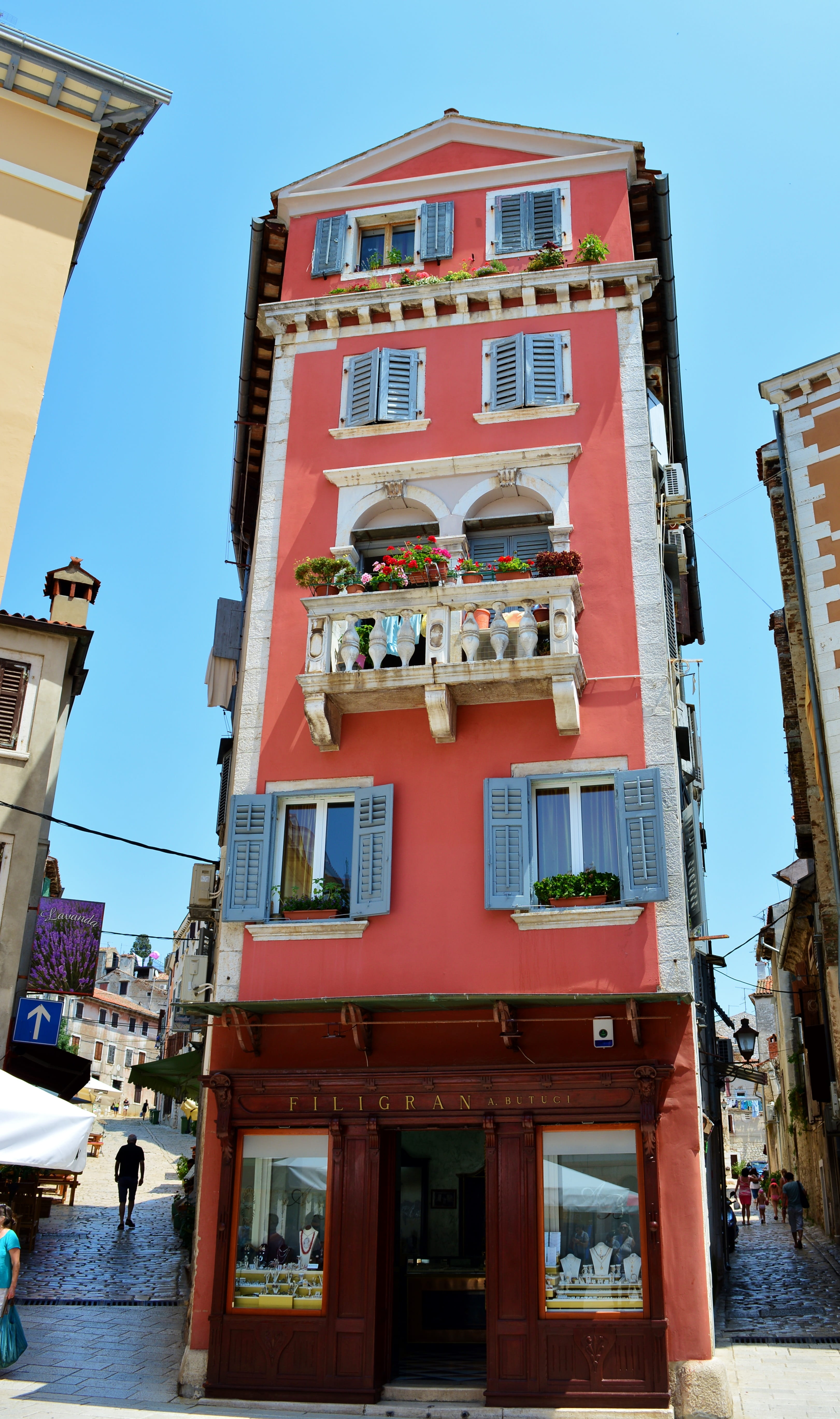 low angle view, rovinj, incidental people, old, building, outdoors, sky, nature, street, city, blue, clear sky, women, red, istria, vacations, day, architecture, Phone HD Wallpaper