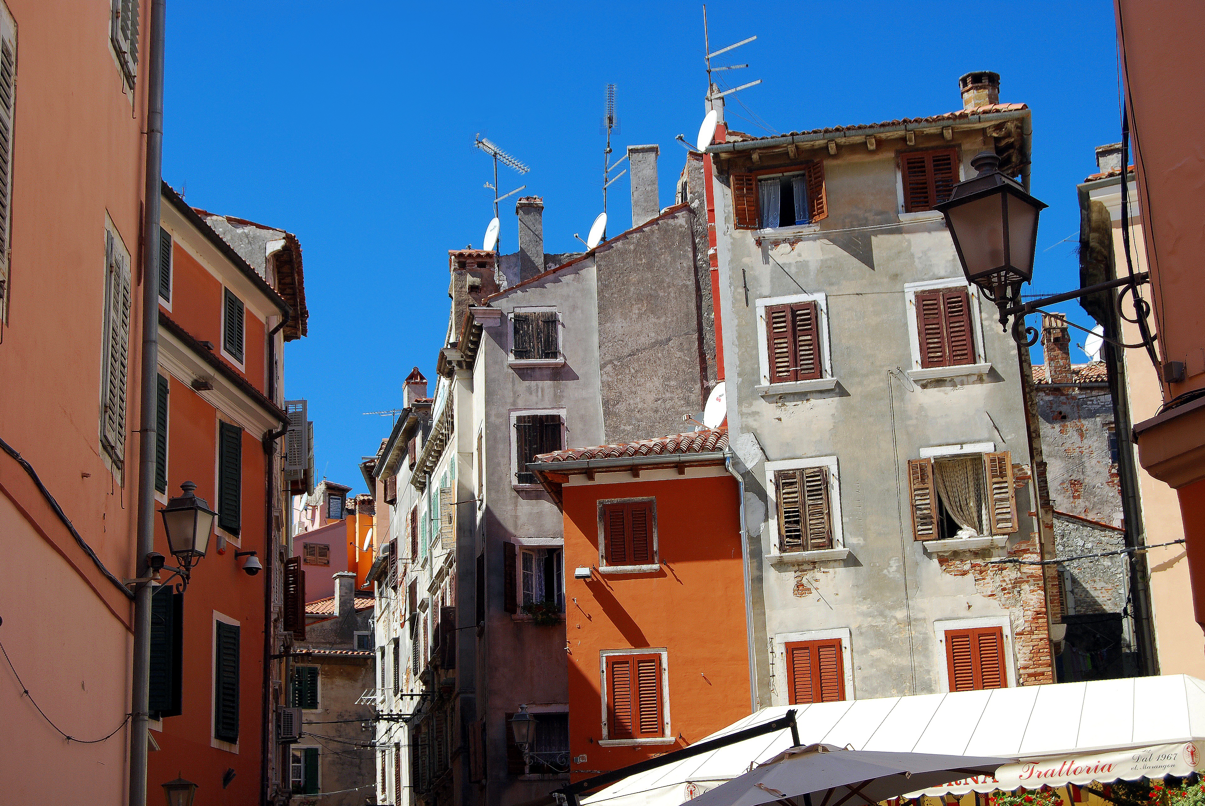 croatia, residential district, the window, town, monuments, façades, shutters, picturesque, sky, community, no people, apartment, city, adriatic, outdoors, HD Wallpaper