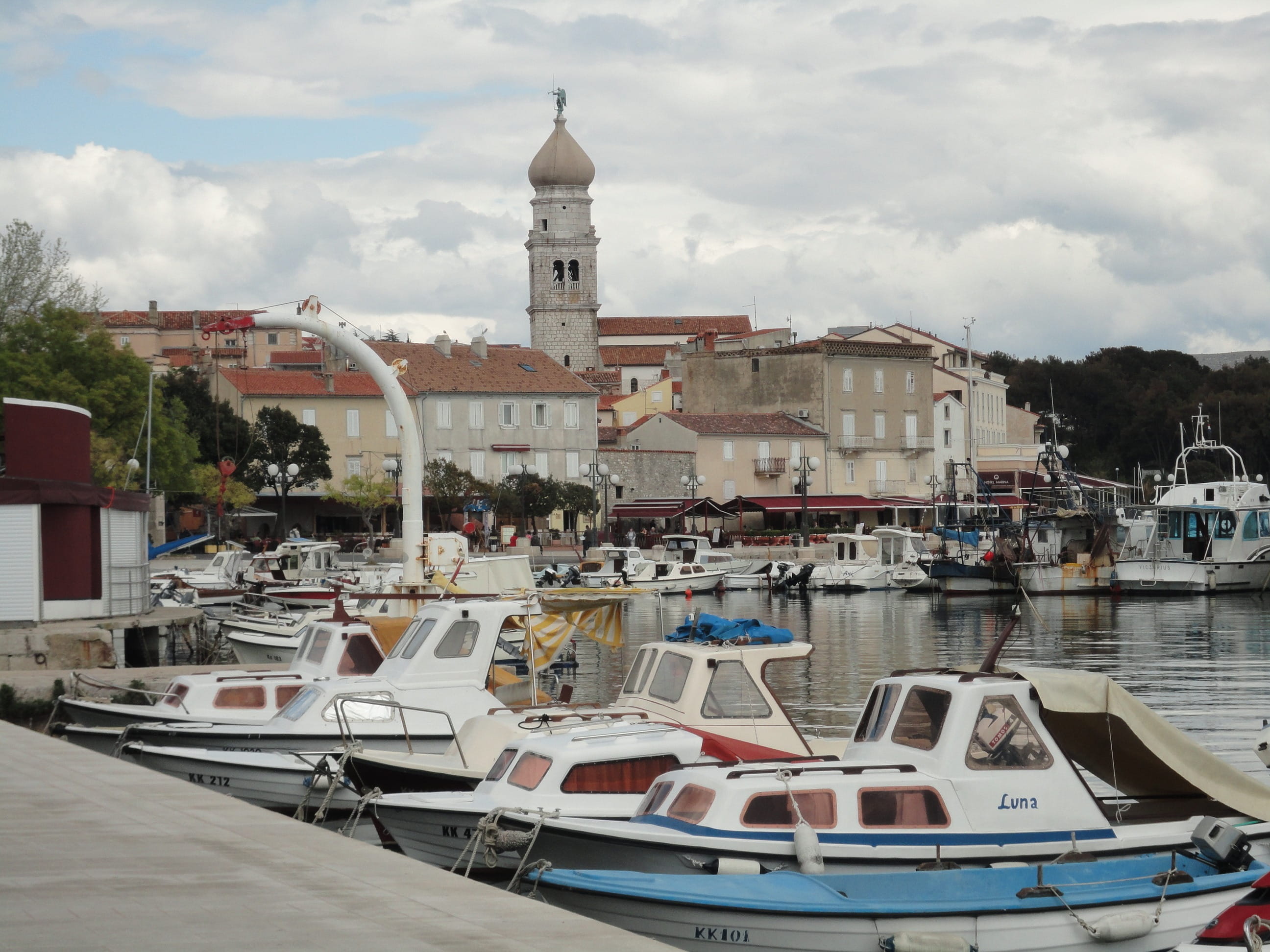 place of worship, ships, Island, no people, nature, building, 2K, nautical vessel, Krk, built structure, sailboat, sky, architecture, istria, water, Port City, HD Wallpaper
