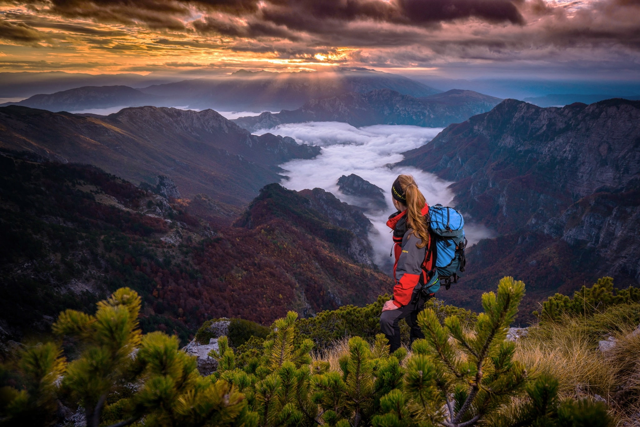 girl, fog, Adnan Bubalo, the sky, rays, tourist, the sun, trees, pine, mountains, clouds, 1080P, landscape, HD Wallpaper