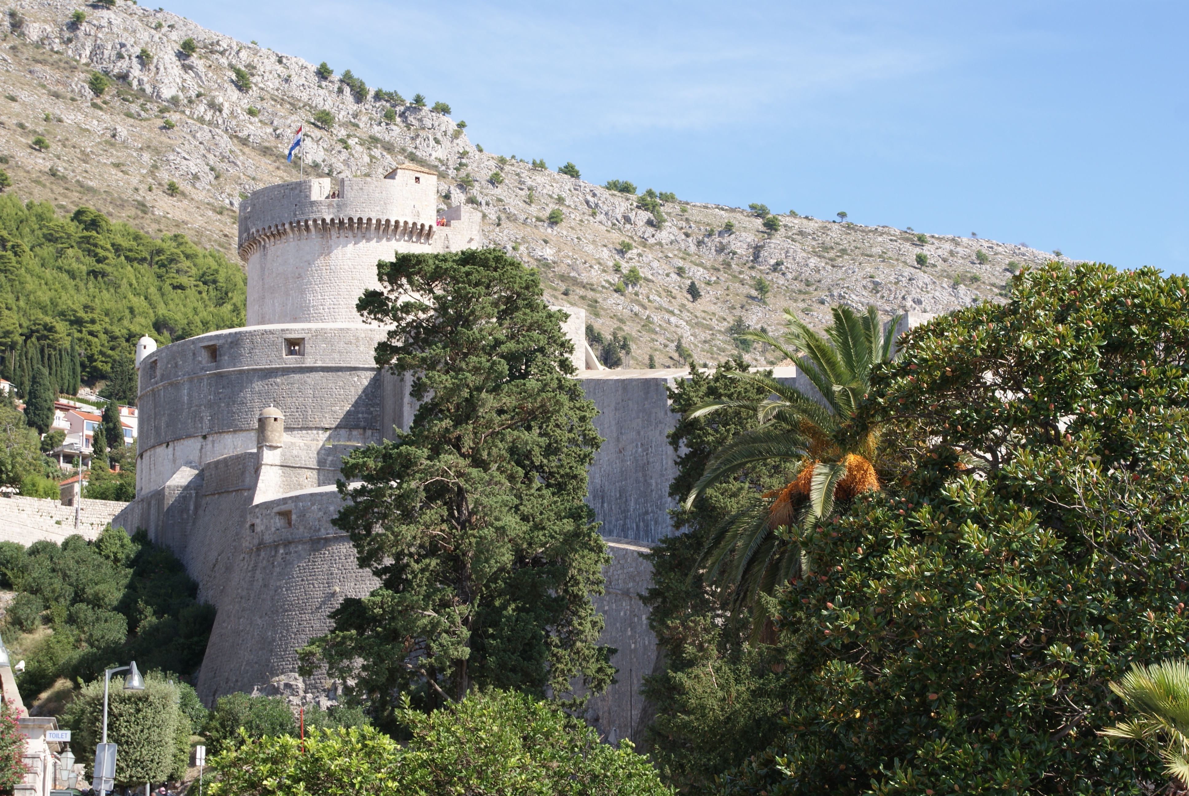 the past, architecture, 4K, rest, plant, palm trees, built structure, growth, no people, holidays, tour, day, building, mountain, the walls, the old town, HD Wallpaper
