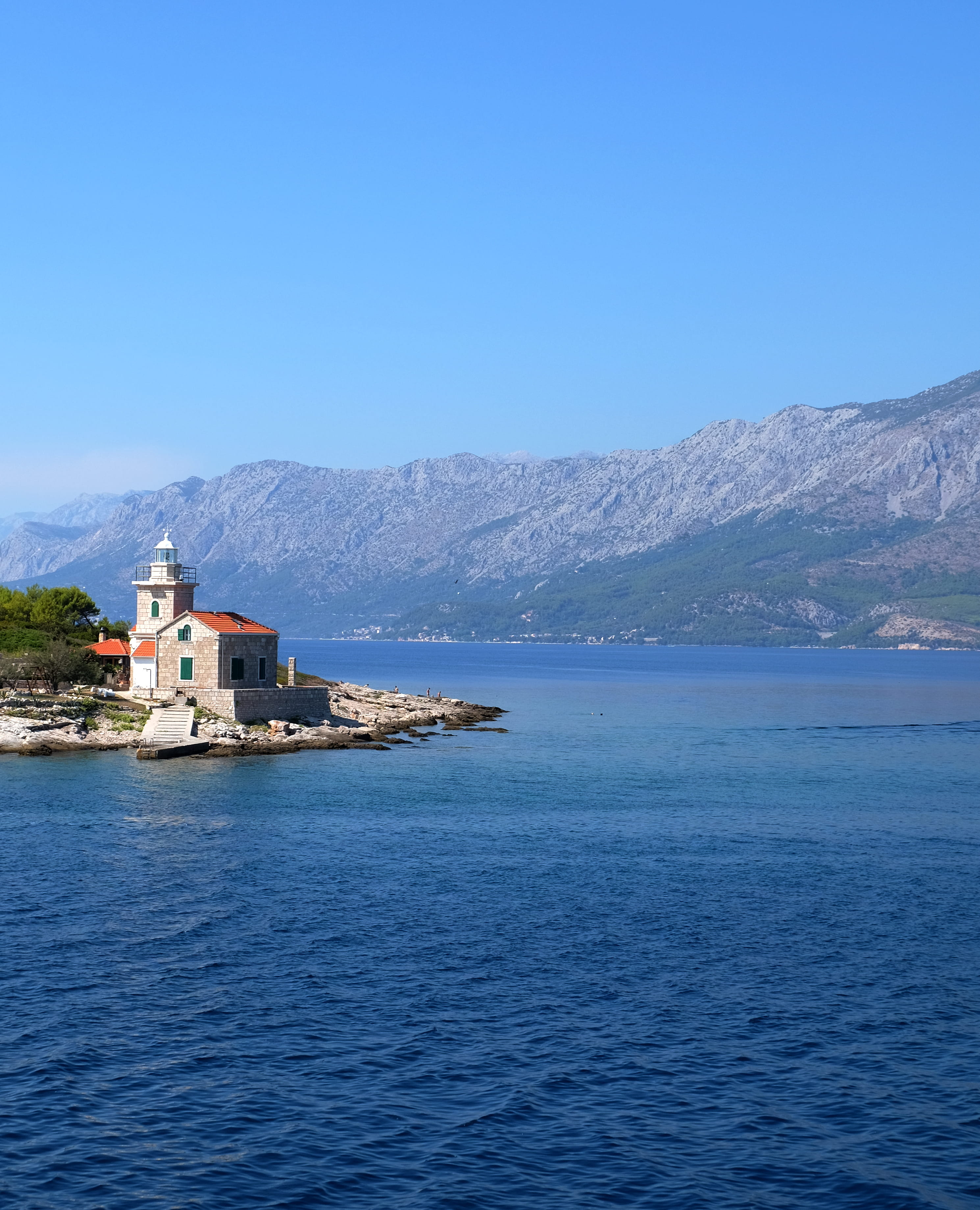 tranquil scene, 2K, architecture, built structure, mountain range, adriatic, sucuraj leuchtturm, mountain, sky, hvar, sea, blue, clear sky, sucaraj, building exterior, Phone HD Wallpaper
