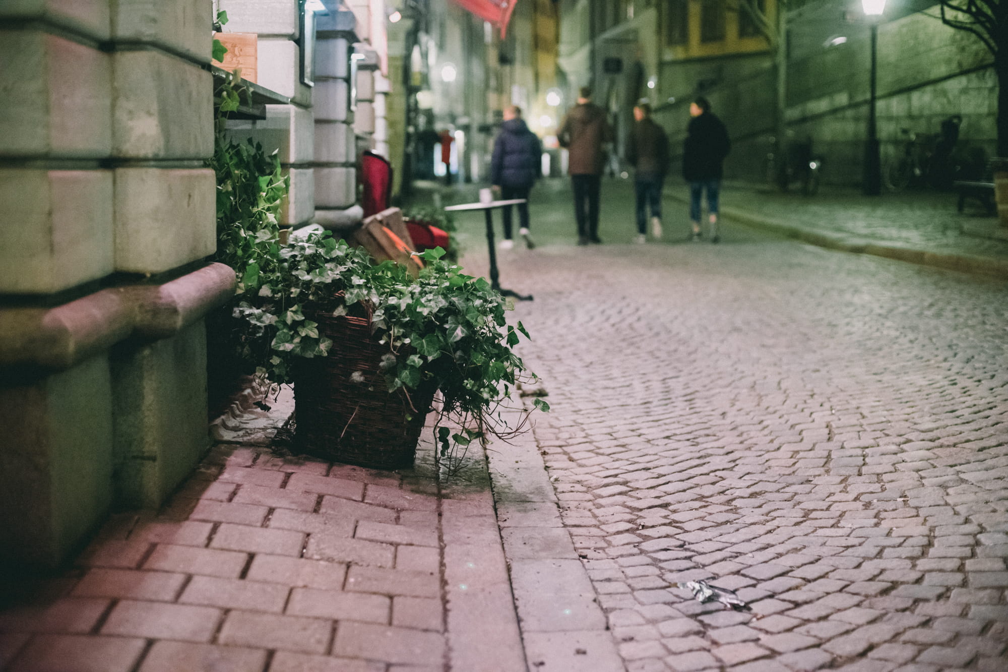 men, cityskape, stone, day, adult, women, paving stone, cobblestone, incidental people, walking, direction, real people, group of people, night, built structure, HD Wallpaper