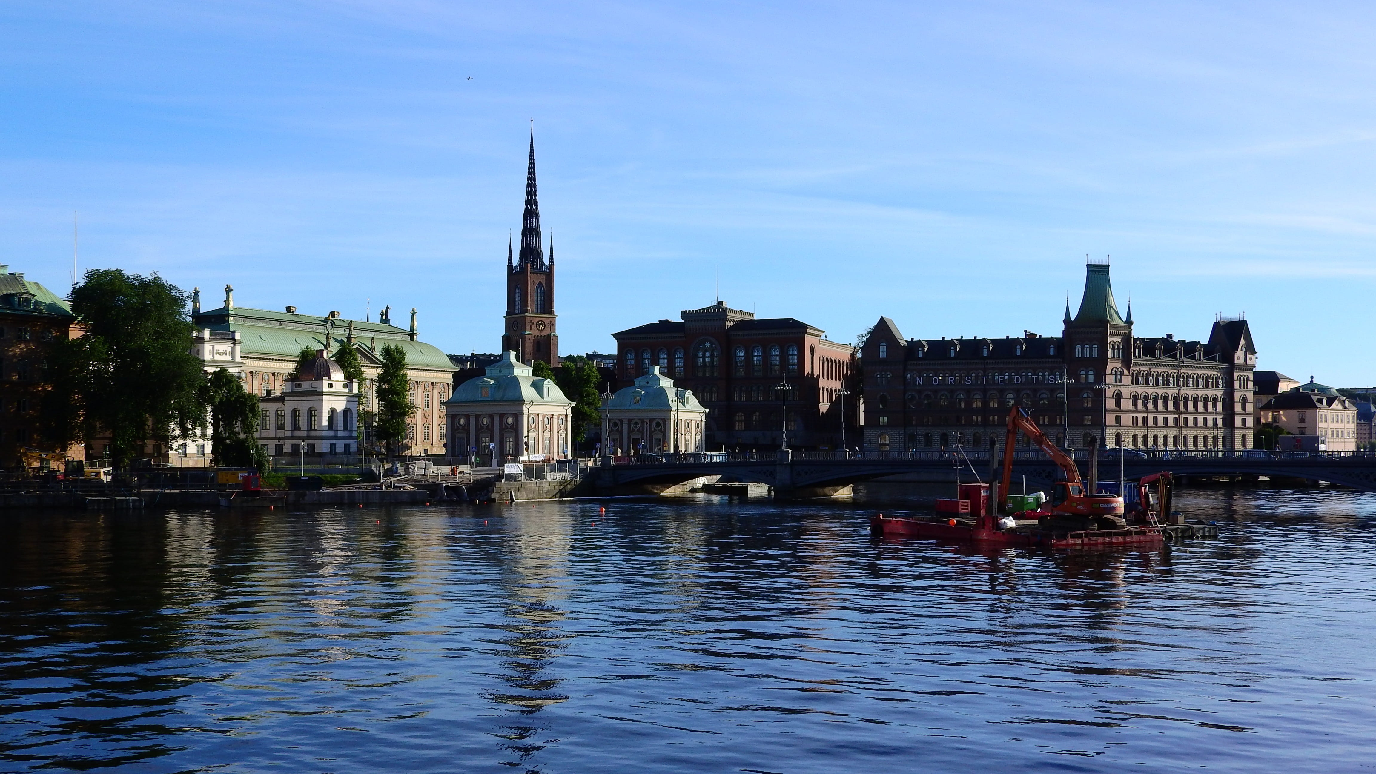 river, tourism, old town, center, waterfront, architecture, building, 4K, place of worship, spirituality, cityscape, gamla stan, city, outdoors, historical, HD Wallpaper