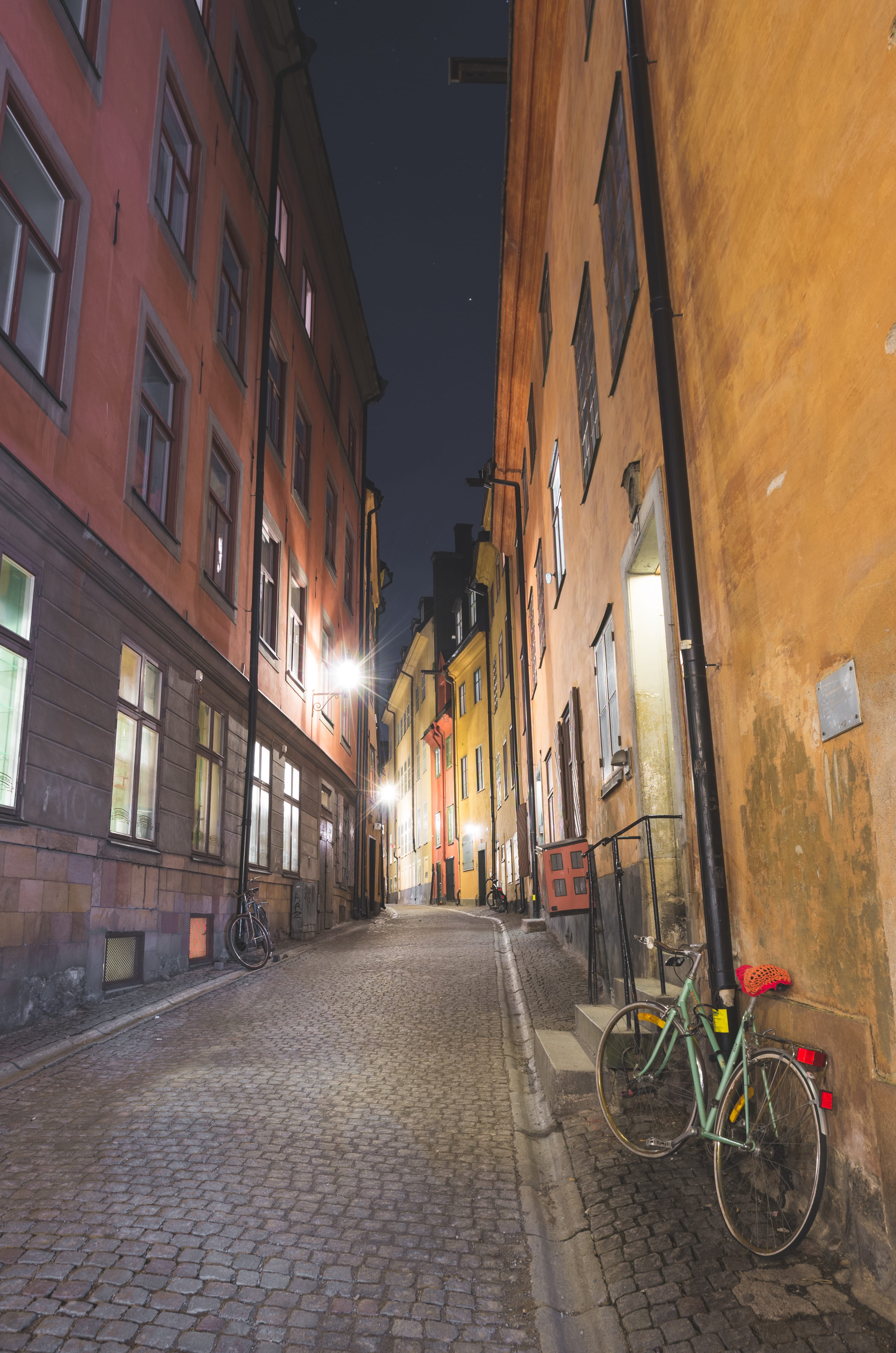 bicycle, residential district, 4K, no people, sweden, stockholm, night, building exterior, transportation, lighting equipment, cobblestone, illuminated, Phone HD Wallpaper