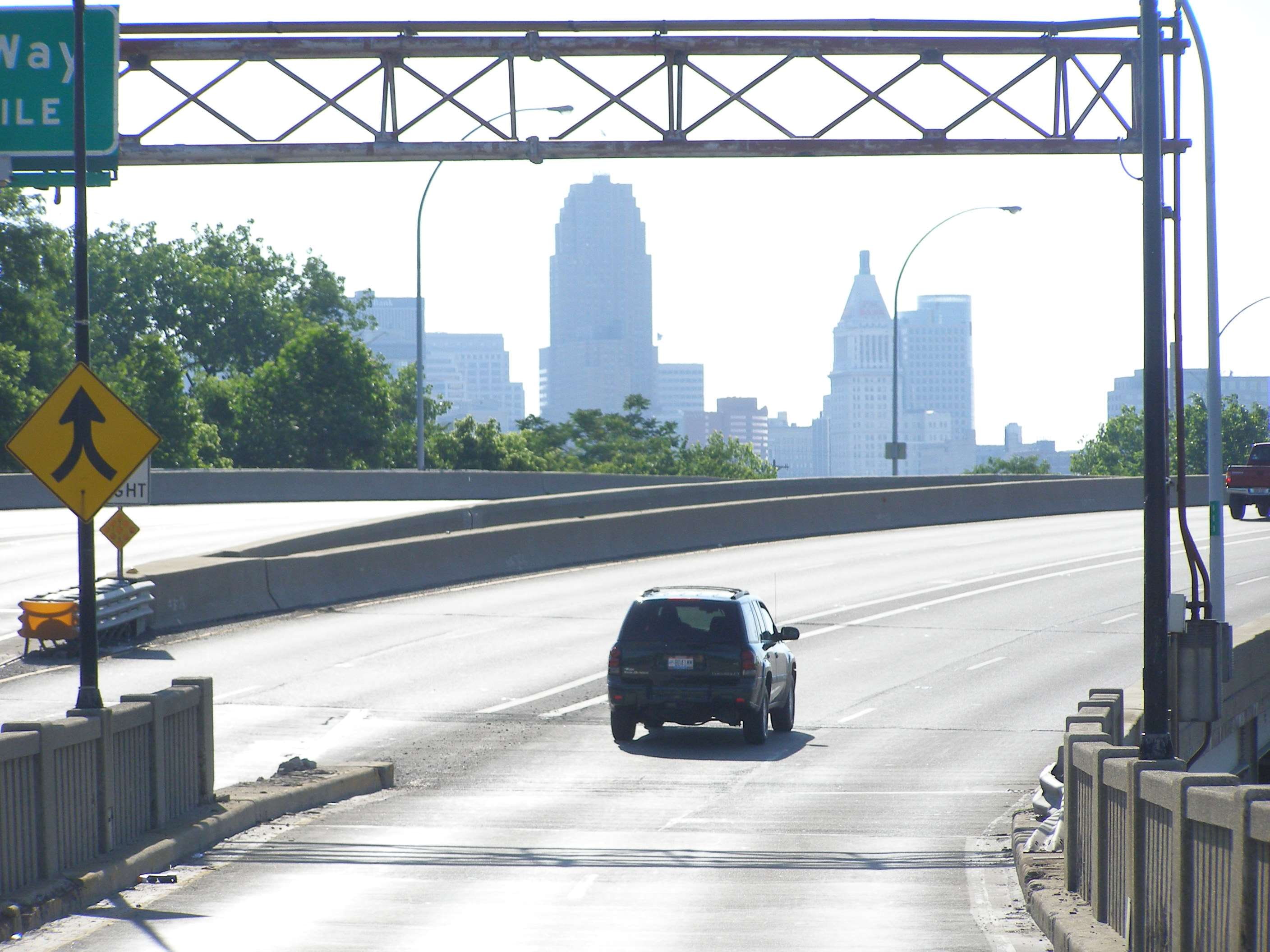mode of transportation, built structure, city, building, cincinnati, sign, cityscape, nature, skyscraper, outdoors, viaduct, sky, road, suv, motor vehicle, HD Wallpaper