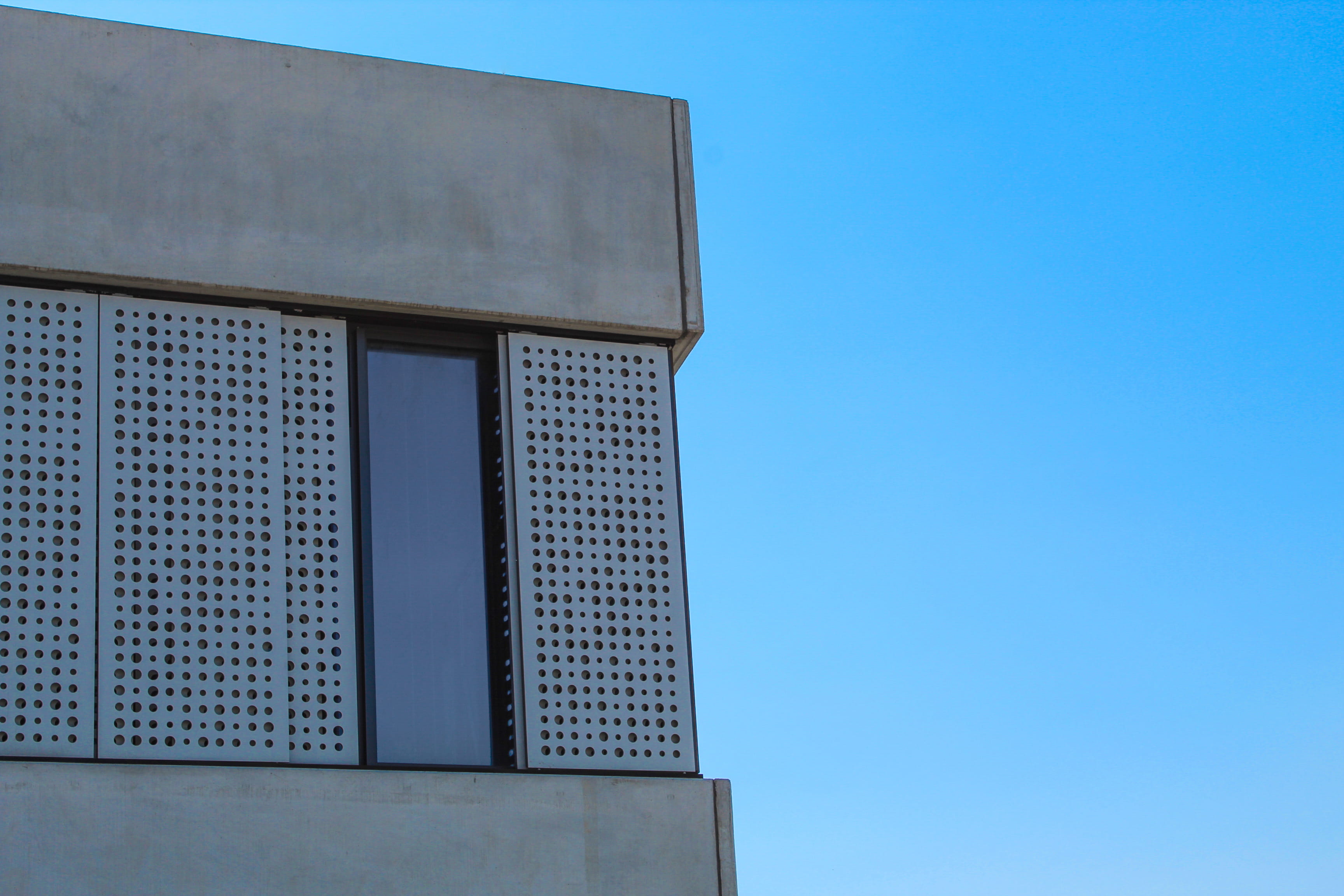 concrete, copy space, modern, building exterior, wall - building feature, architectural feature, office building exterior, clear sky, nature, day, city, HD Wallpaper