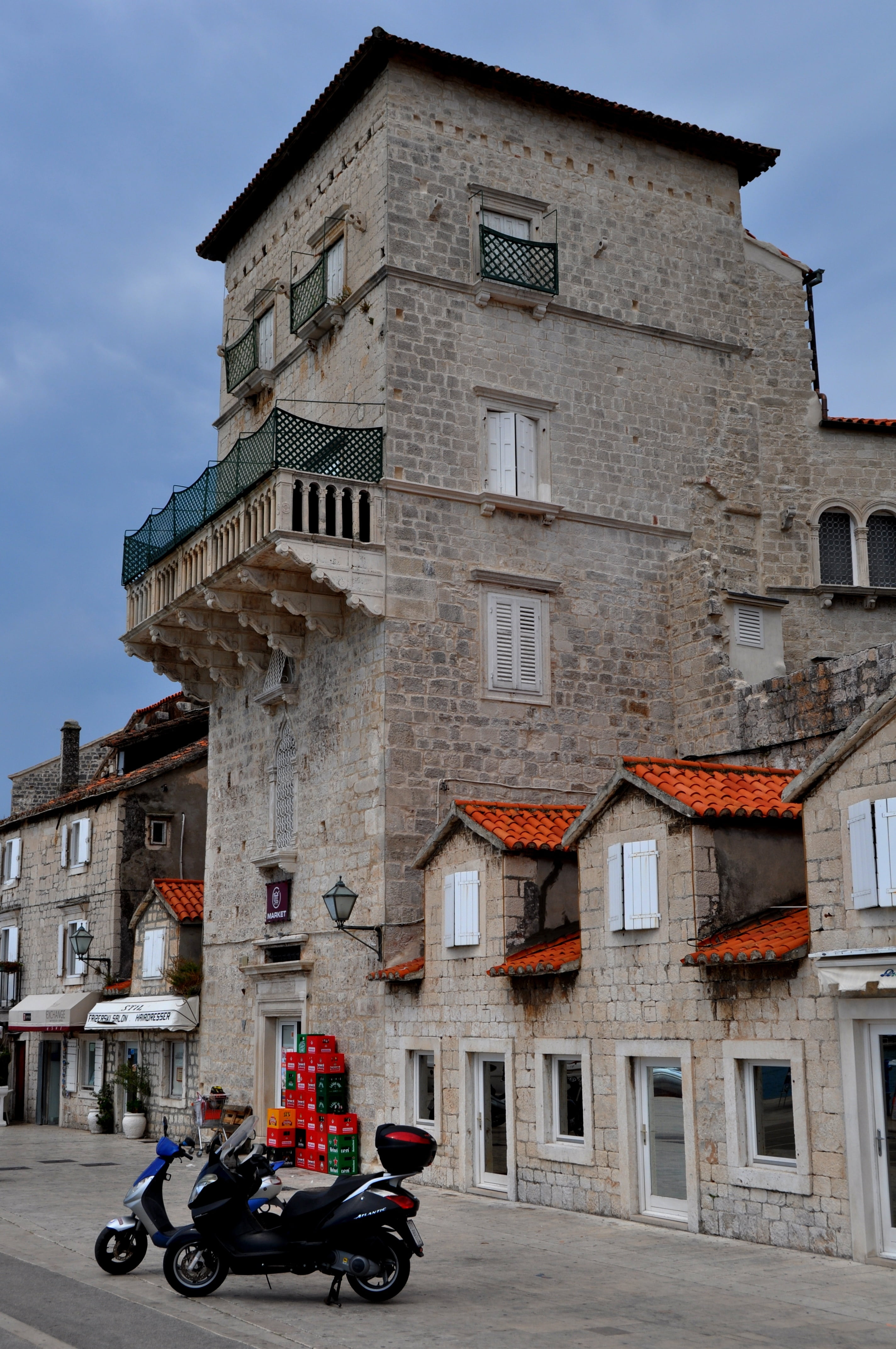 land vehicle, history, built structure, the past, building exterior, destination, motor vehicle, day, croatia, road, tourist, 4K, riva, city, transportation, Phone HD Wallpaper