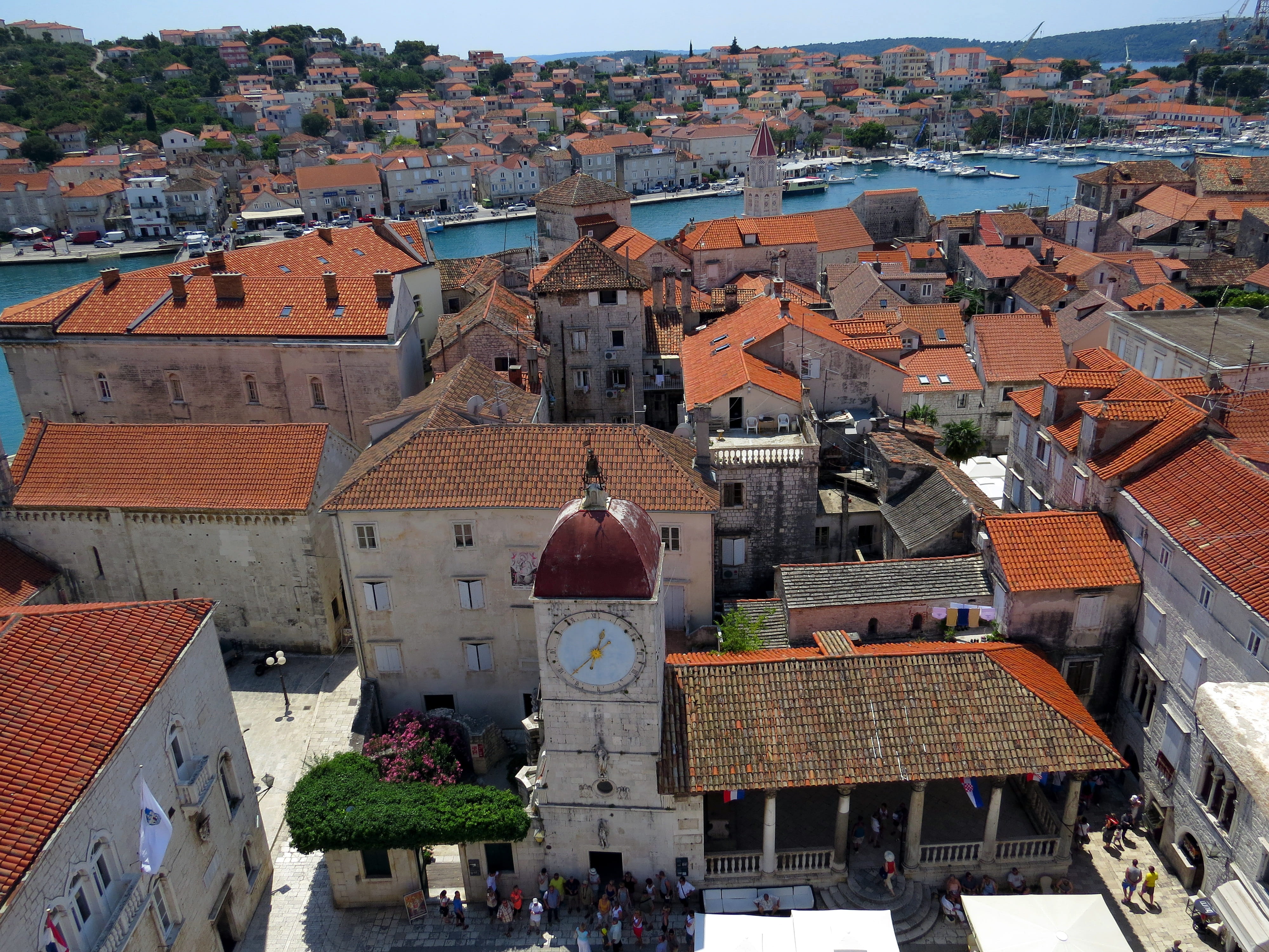 house, belief, architecture, roof, spirituality, Monuments, old buildings, place of worship, roof tile, houses, crowd, nature, rest, Panorama, cityscape, HD Wallpaper