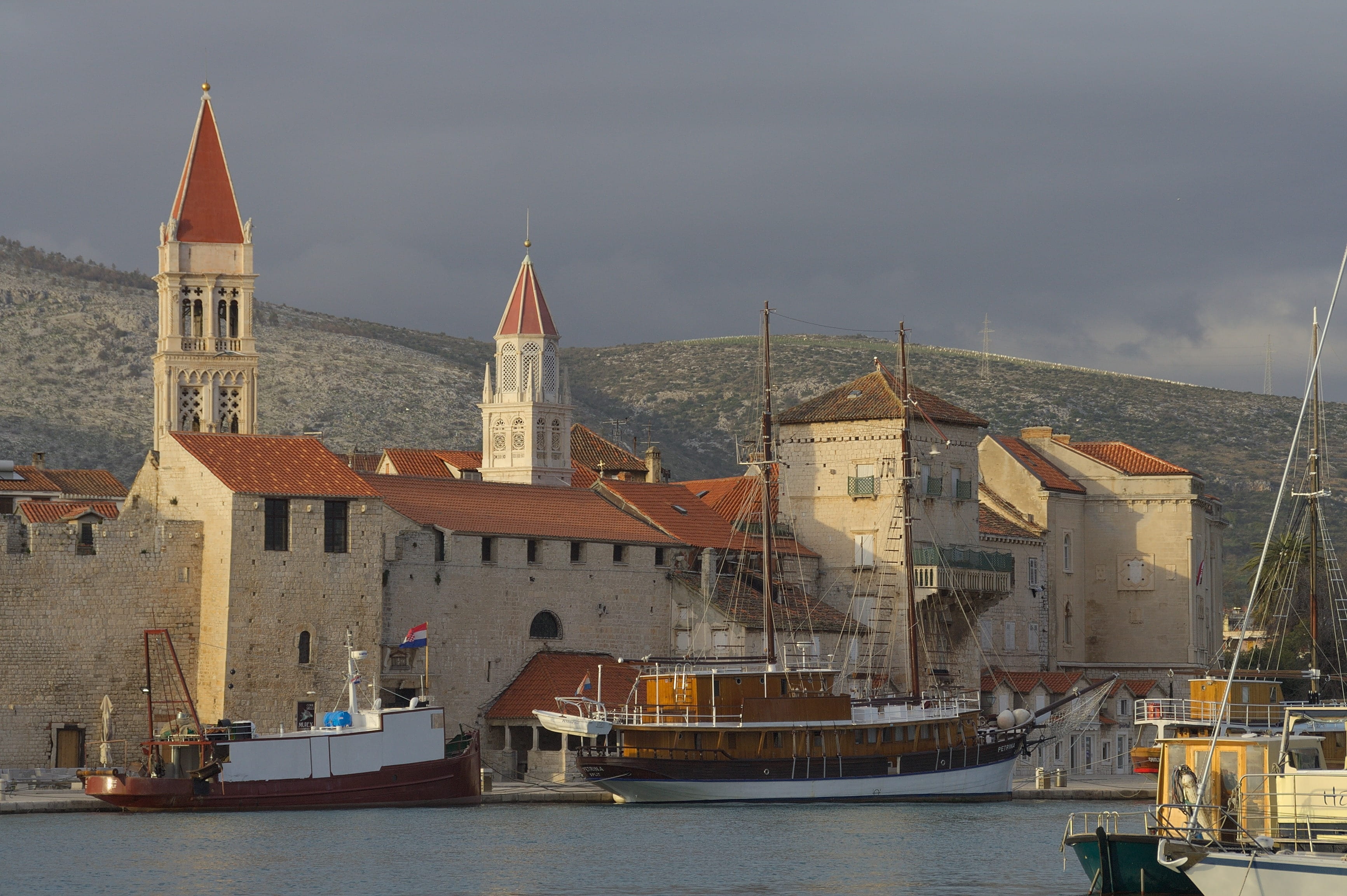 water, 2K, place of worship, belief, sailboat, port, passenger craft, Trogir, architecture, mode of transportation, outdoors, canal, waterfront, transportation, HD Wallpaper