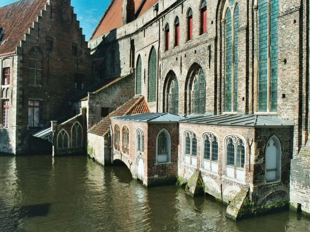medieval, Sunshine, art, Canal, monuments, hd, brugge, Church, church window, 480P, belgium, house, architecture, HD Wallpaper