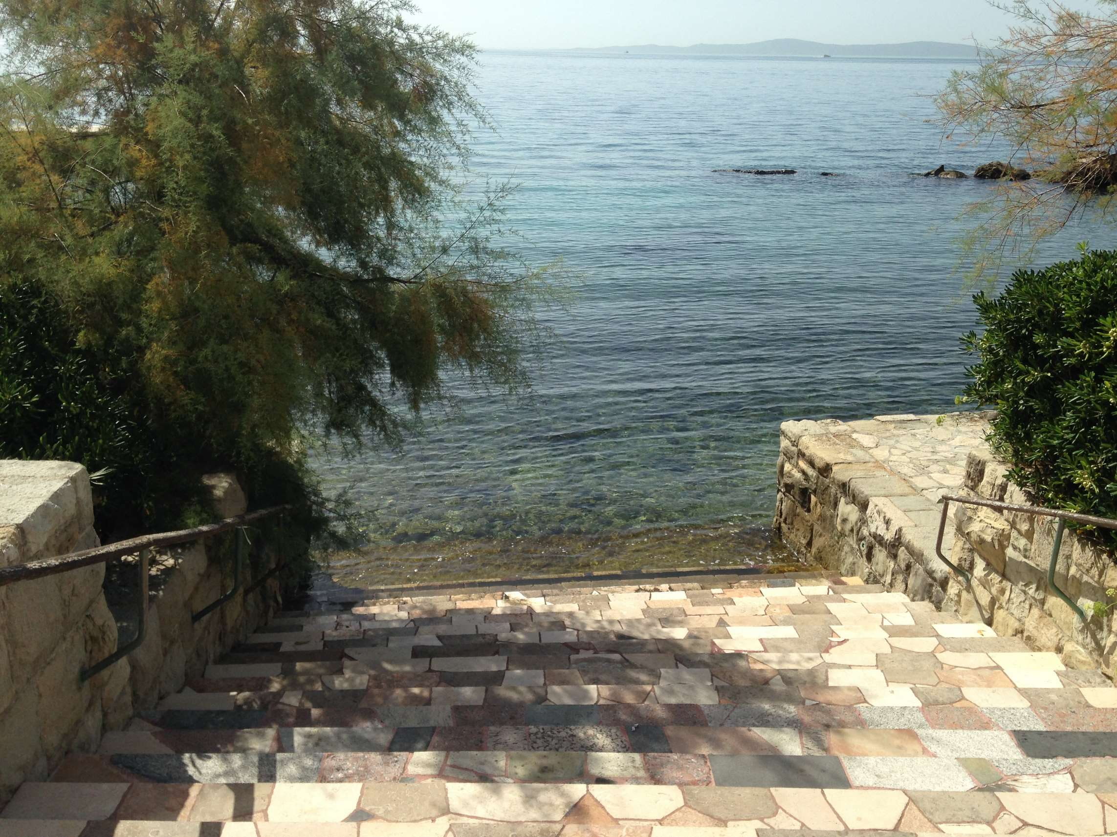 steps and staircases, day, split, scenics - nature, no people, water, nature, wall, architecture, vila dalmacija, tranquility, built structure, growth, HD Wallpaper