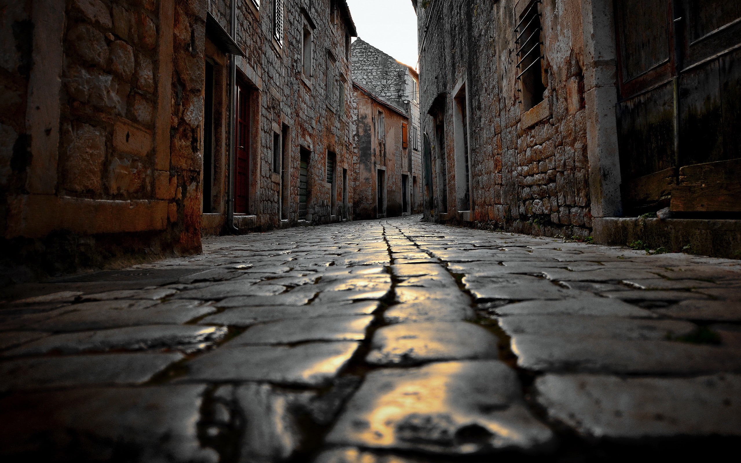 2K, bricks, cobblestone, vignette, street, Croatia, worms eye view, urban, HD Wallpaper