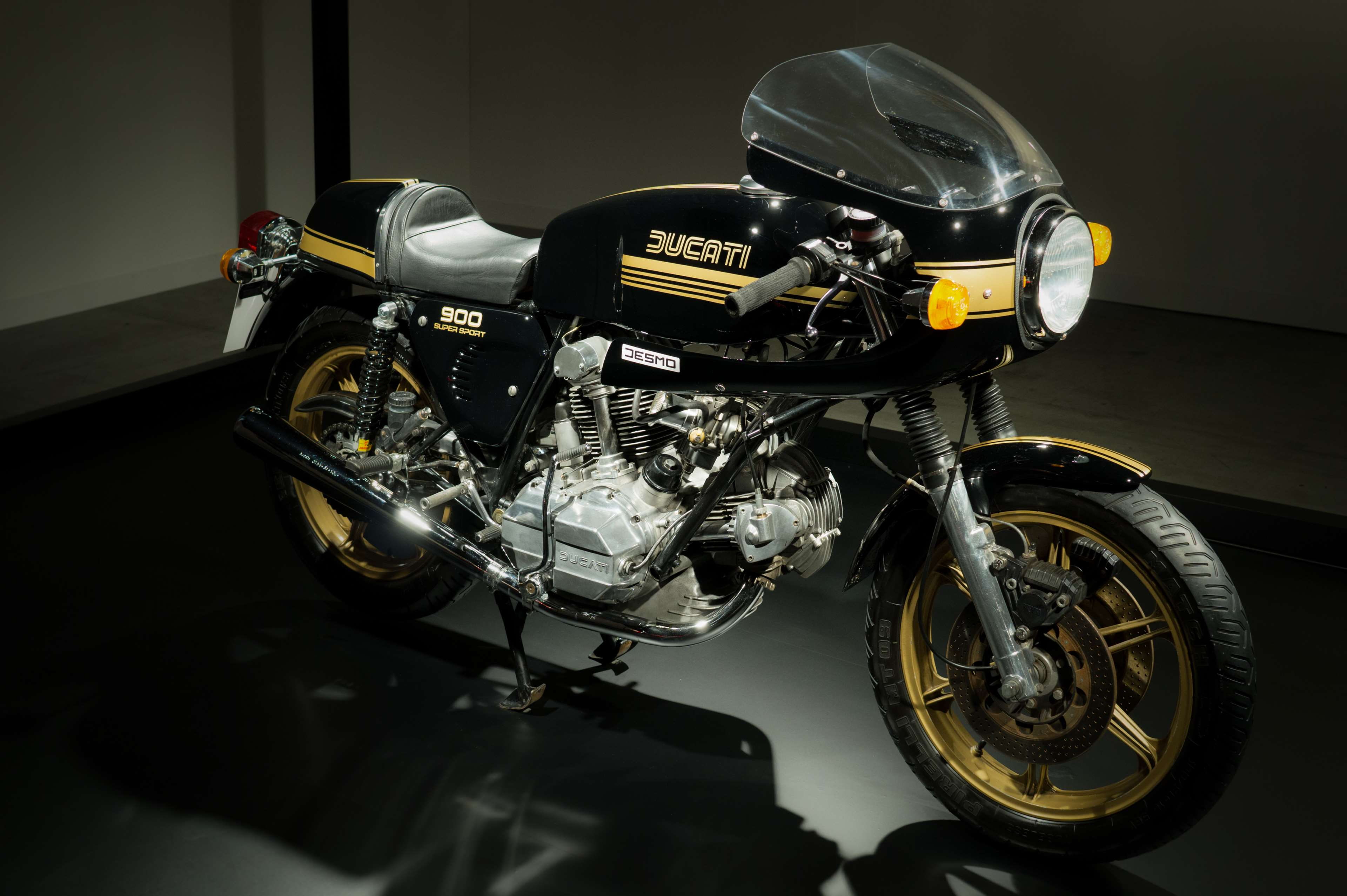 vehicle, bike, motorcycle, day, pavement, design, machine, stationary, indoors, close-up, transportation system, helmet, metal, headlight, engine, style, HD Wallpaper