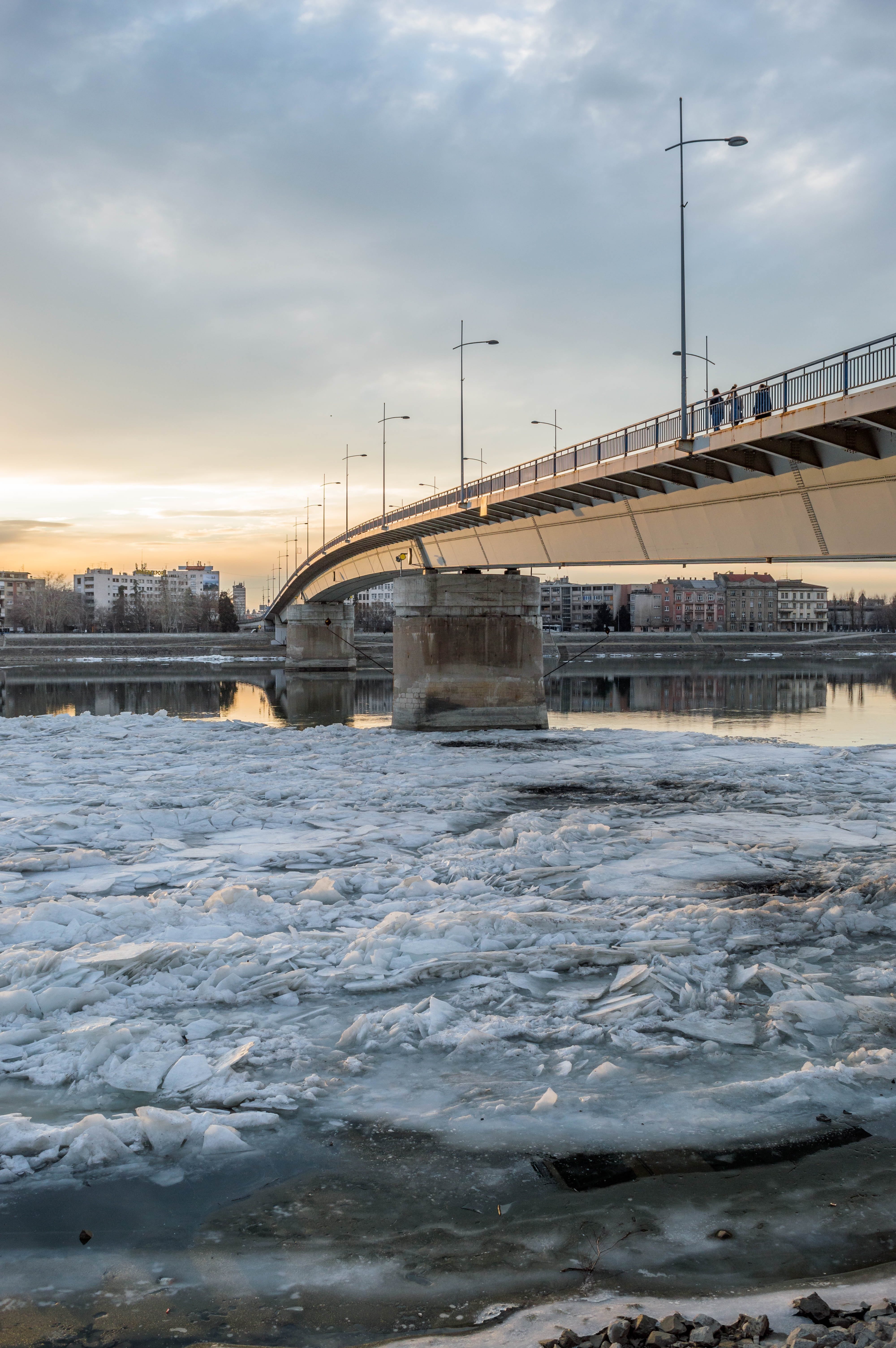 bridge, sky, ice, landmark, connection, city, 5K, sunset, serbia, europe, winter, flowing water, danube, old, travel, architecture, river, historical, Phone HD Wallpaper