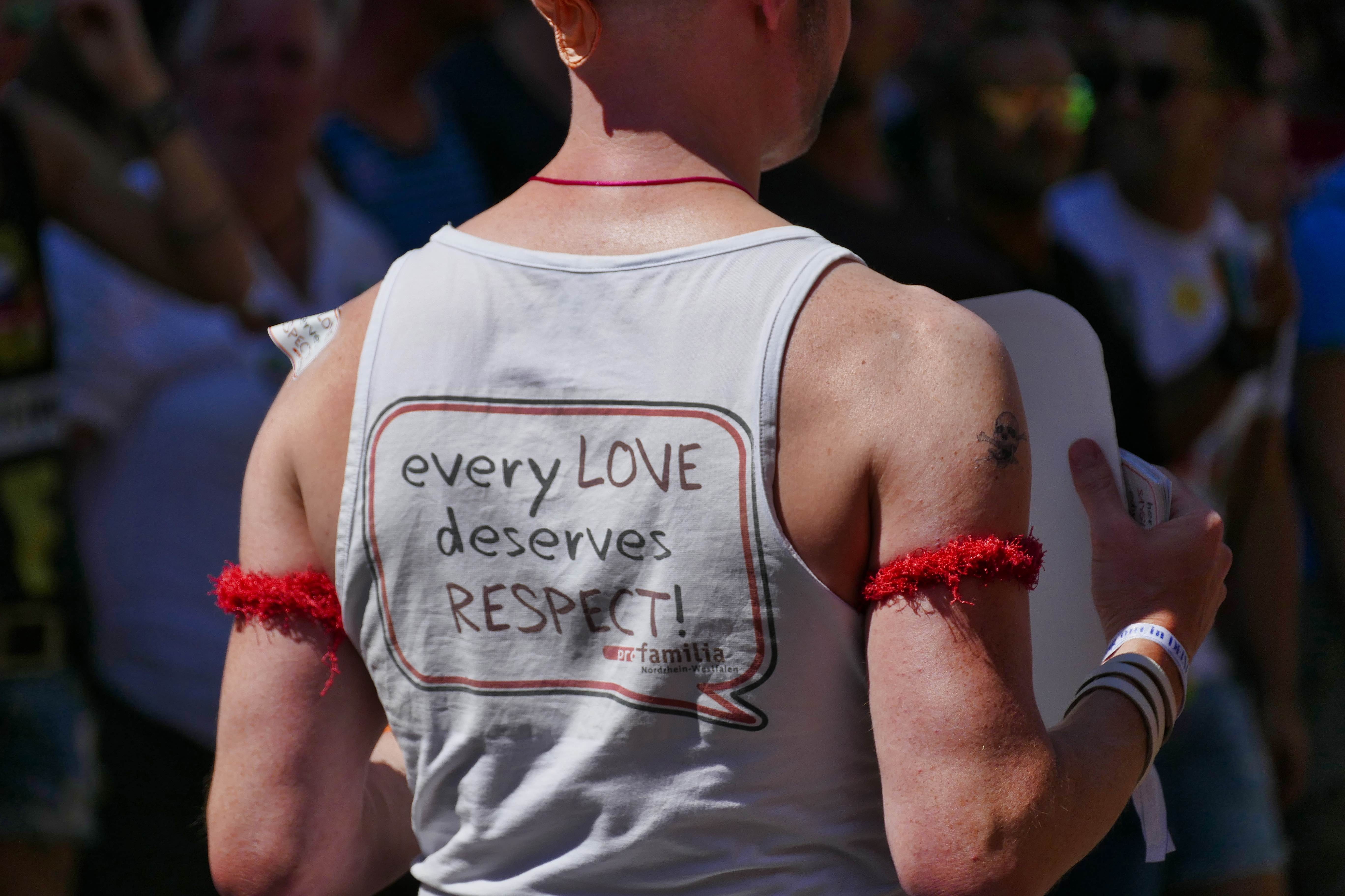 western script, demonstration, communication, incidental people, gay, day, 5K, man, text, one person, parade, message, demokratie, adult, lifestyles, tolerance, HD Wallpaper