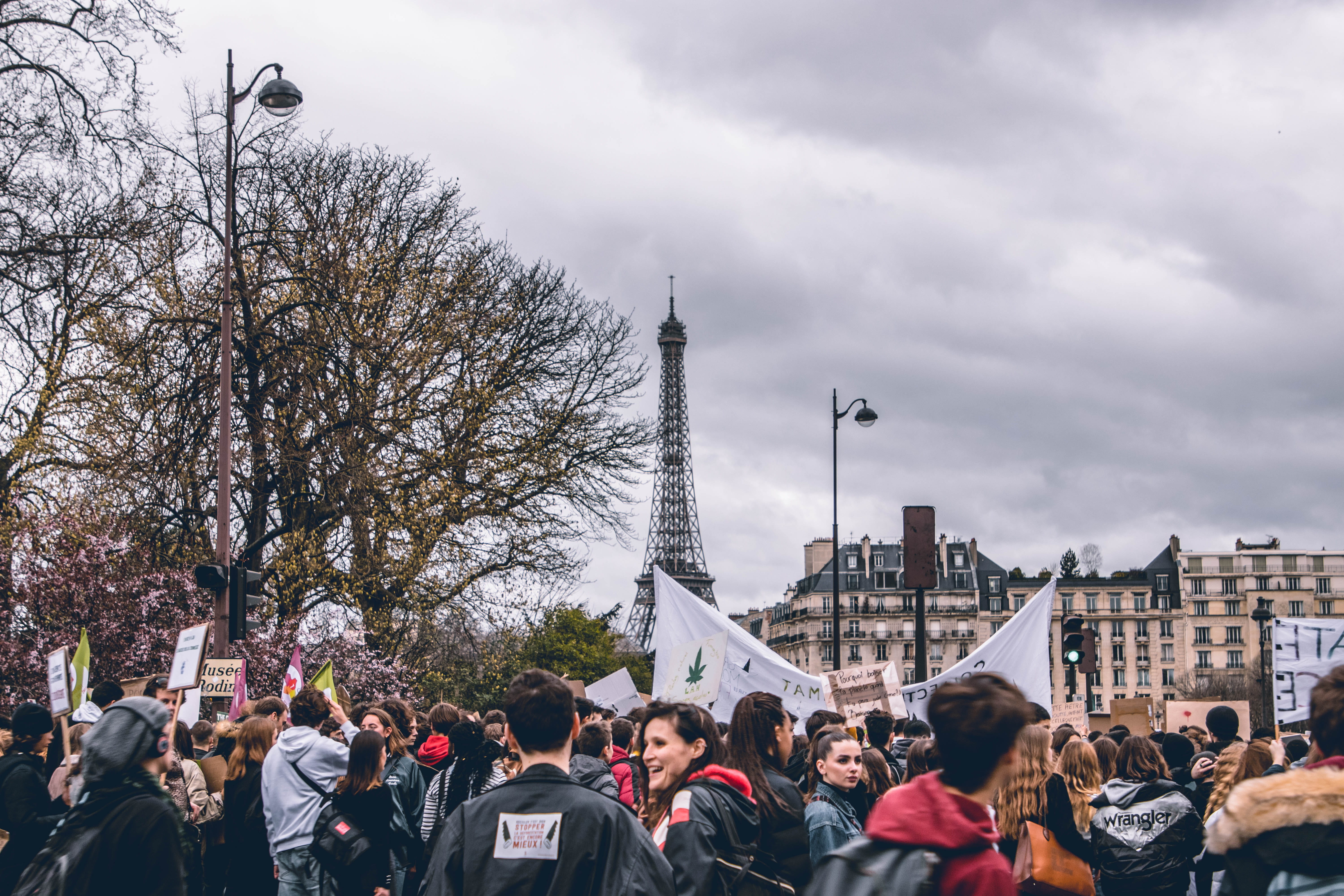architecture, parade, travel destinations, tree, women, protest, large group of people, tall - high, protests, marching, built structure, tourism, 5K, HD Wallpaper