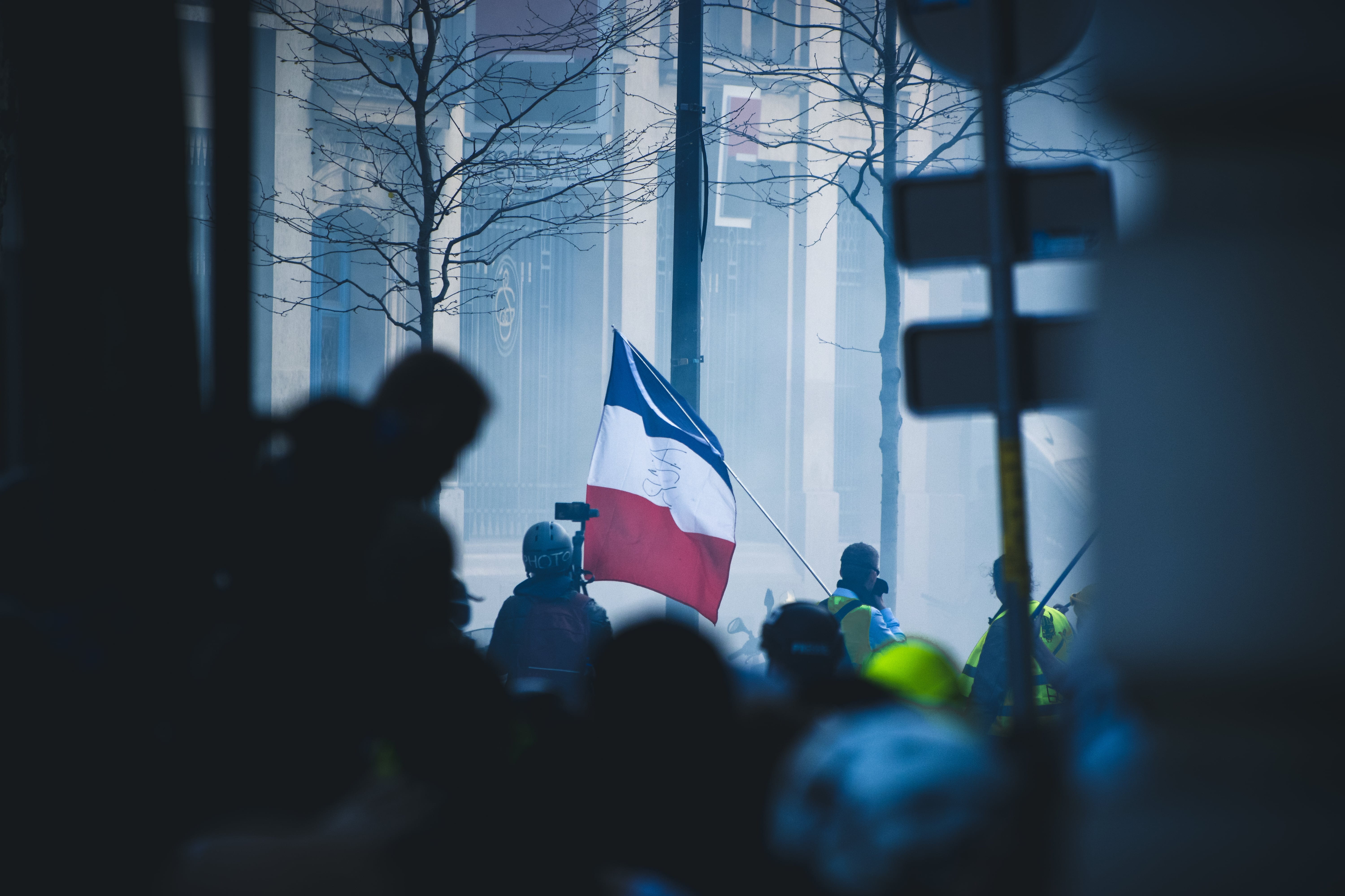 men, rally, street, daylight, blurred background, people, tree, foggy, real people, protest, buildings, blur, group of people, wear, day, flag, trees, blue, HD Wallpaper