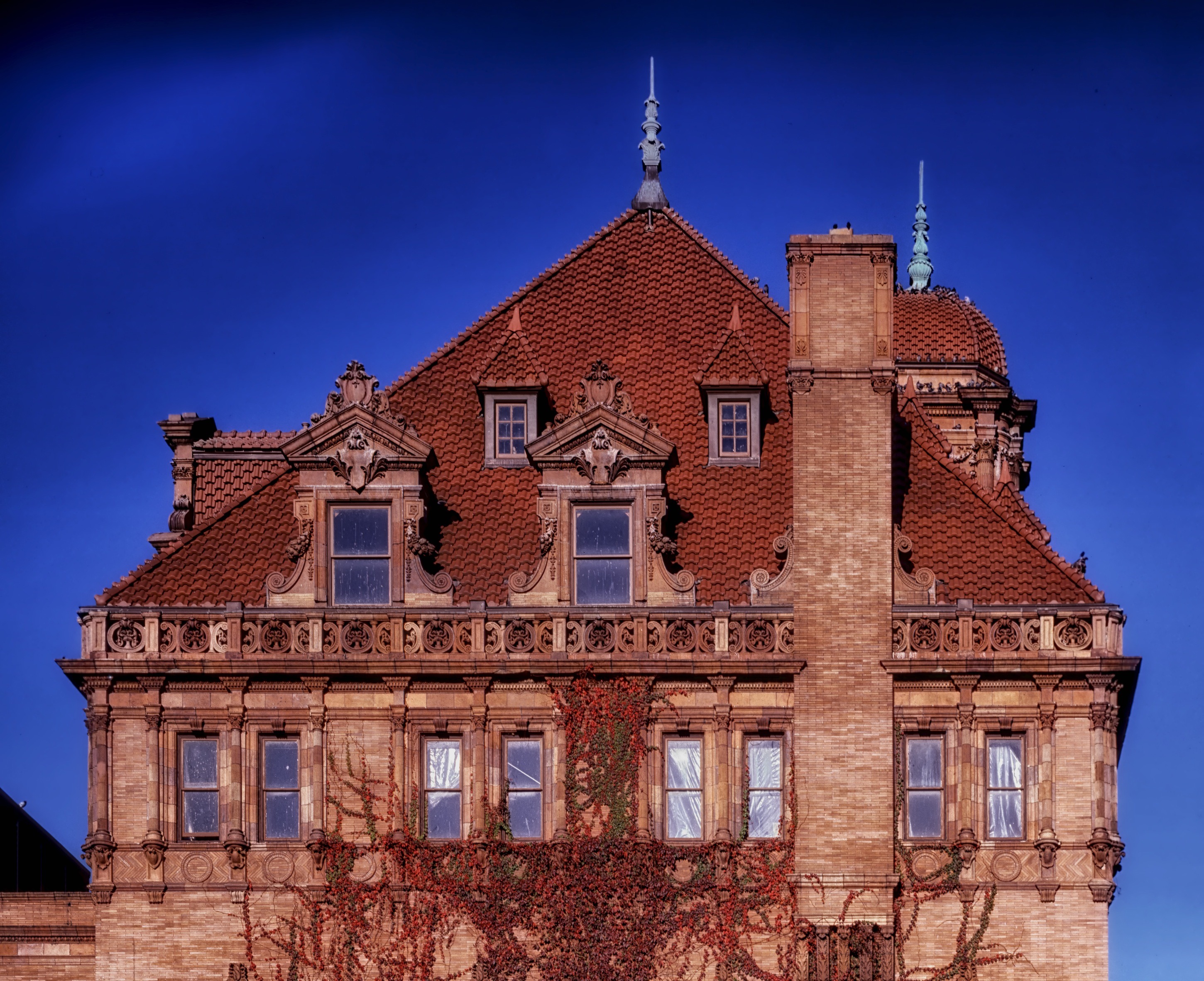 house, architecture, sky, 2K, ivy, history, richmond, built structure, window, low angle view, skyline, historic, clear sky, urban, building exterior, HD Wallpaper