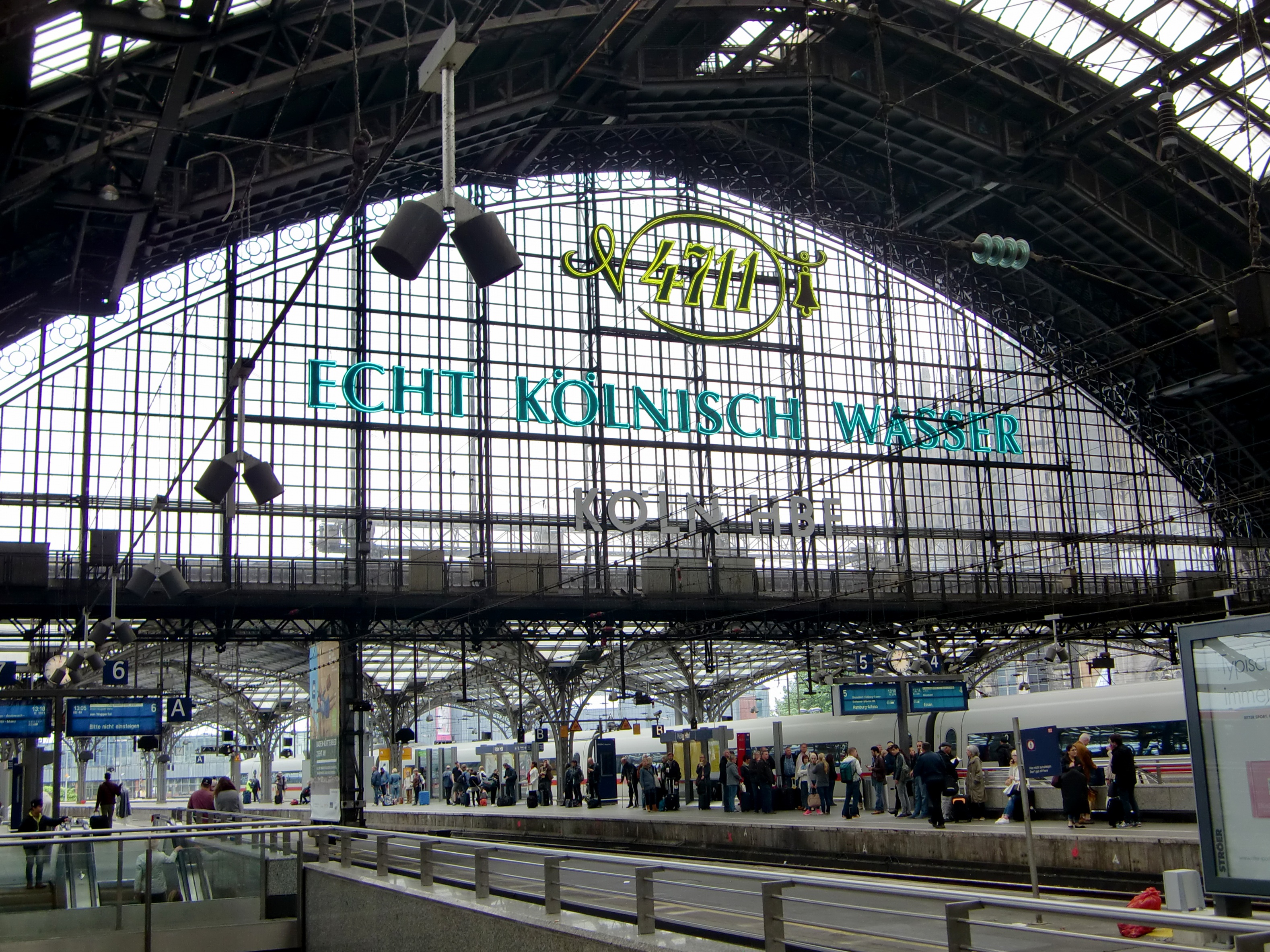 station, train, clock, seemed, public transportation, real people, steel structure, group of people, arch, incidental people, steel, crowd, railroad station, HD Wallpaper