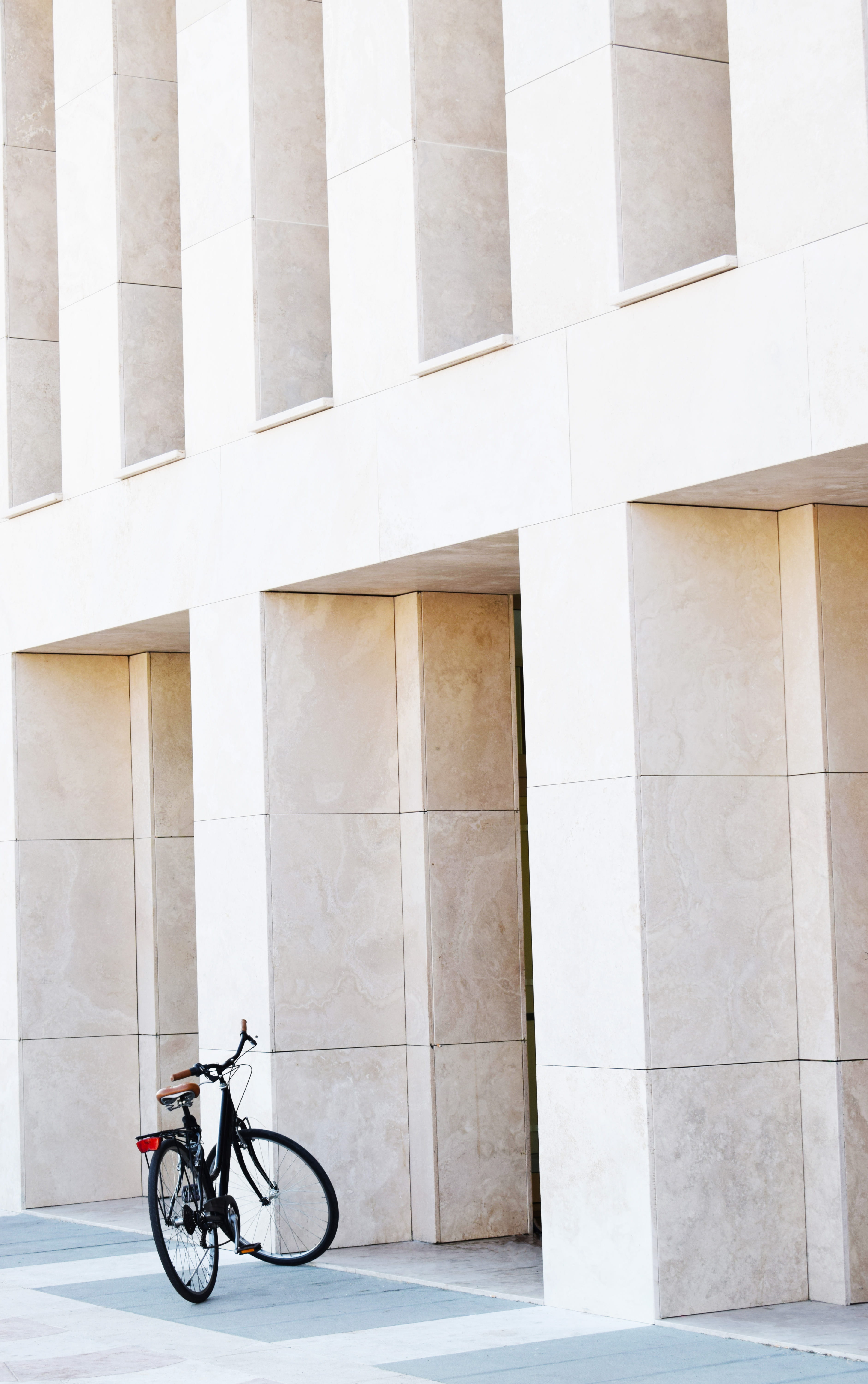 sport, land vehicle, bike, built structure, bicycle, wall - building feature, minimalism, travel, lifestyles, architecture, city, facade, black, modern, Phone HD Wallpaper