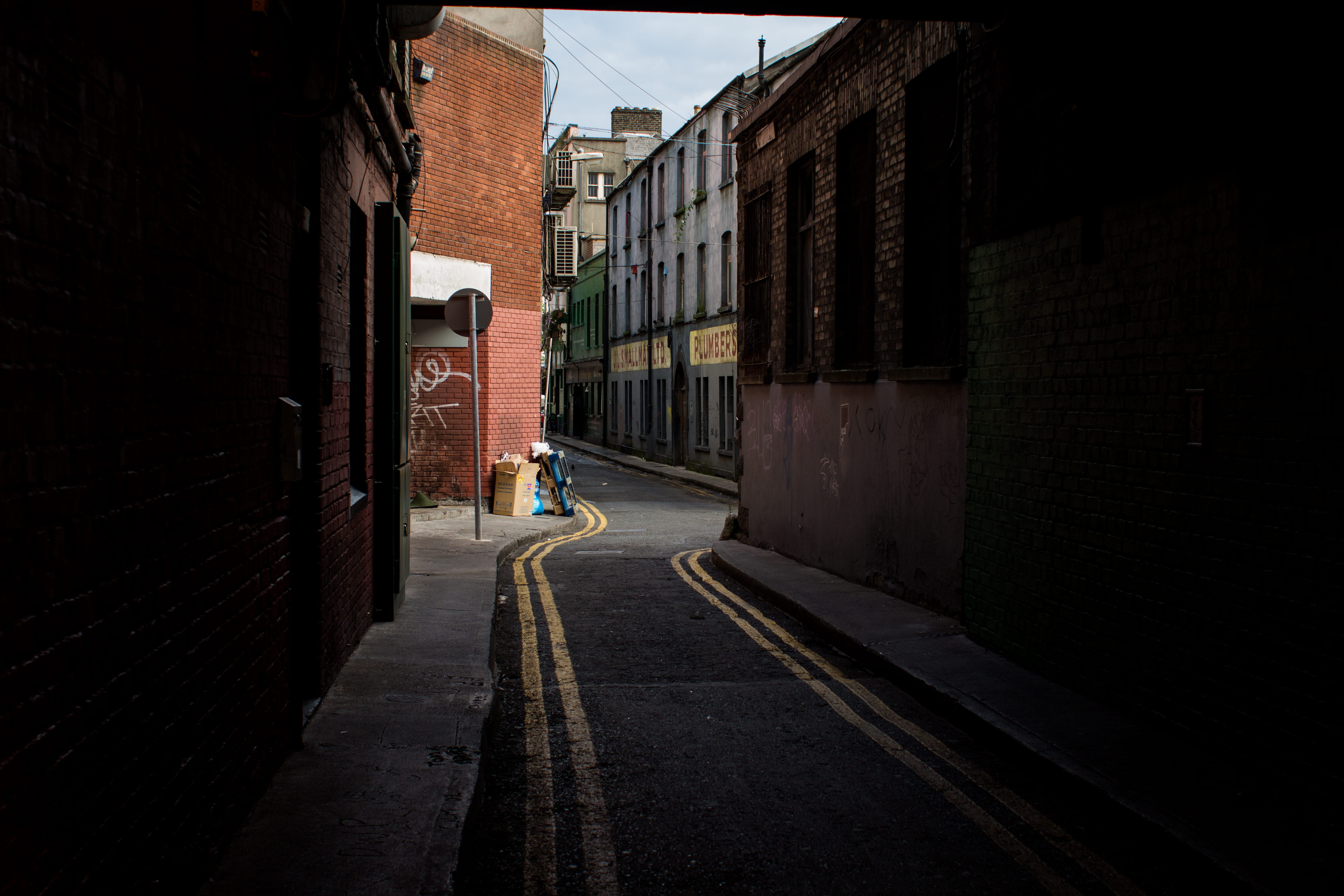 road marking, structures, brick wall, the way forward, symbol, city life, built structure, daytime, alley, concrete, one person, urban, wall - building feature, HD Wallpaper