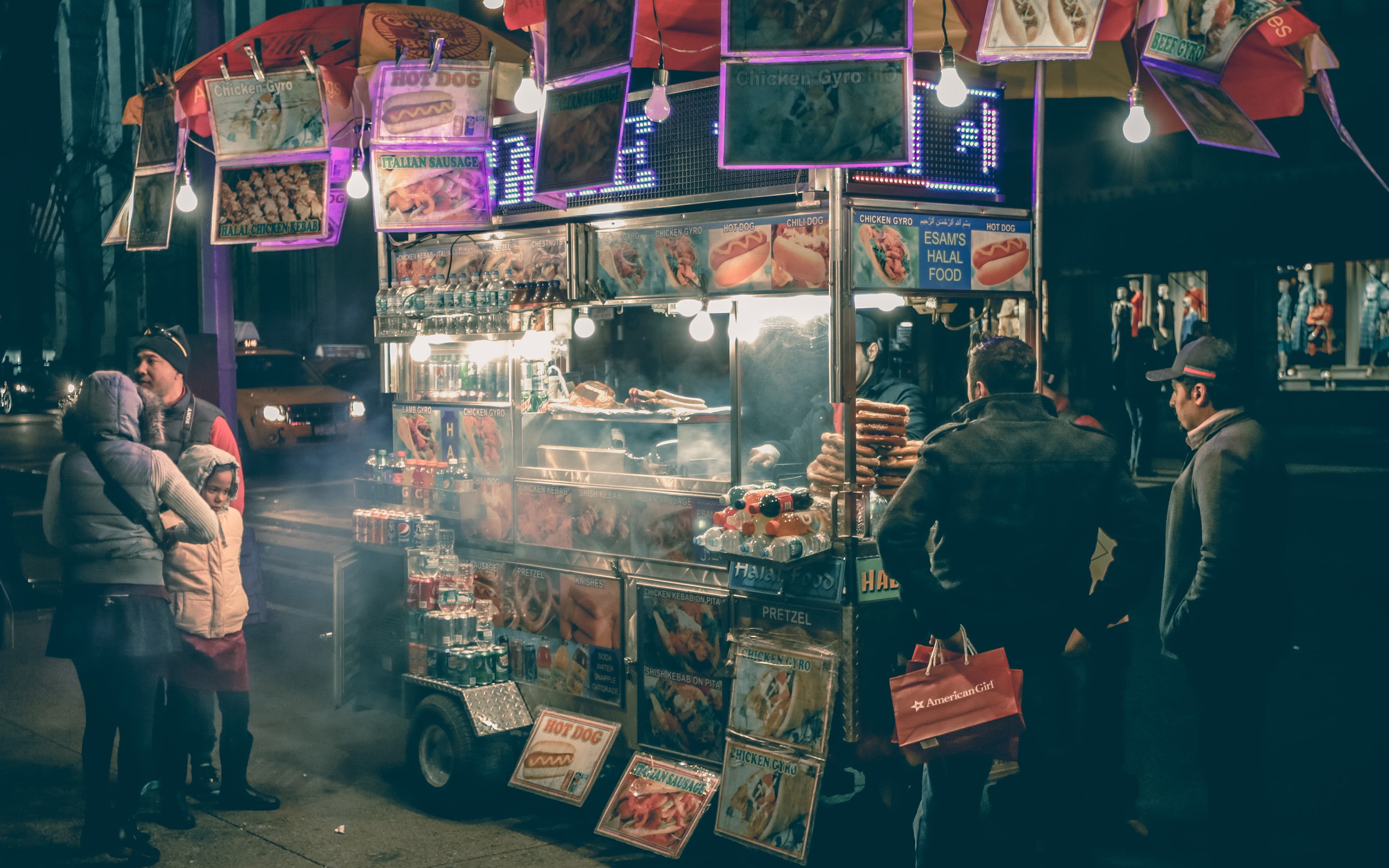 occupation, night, group of people, market, retail display, retail, 4K, food and drink, abundance, choice, truck, women, for sale, adult, men, large group of objects, HD Wallpaper