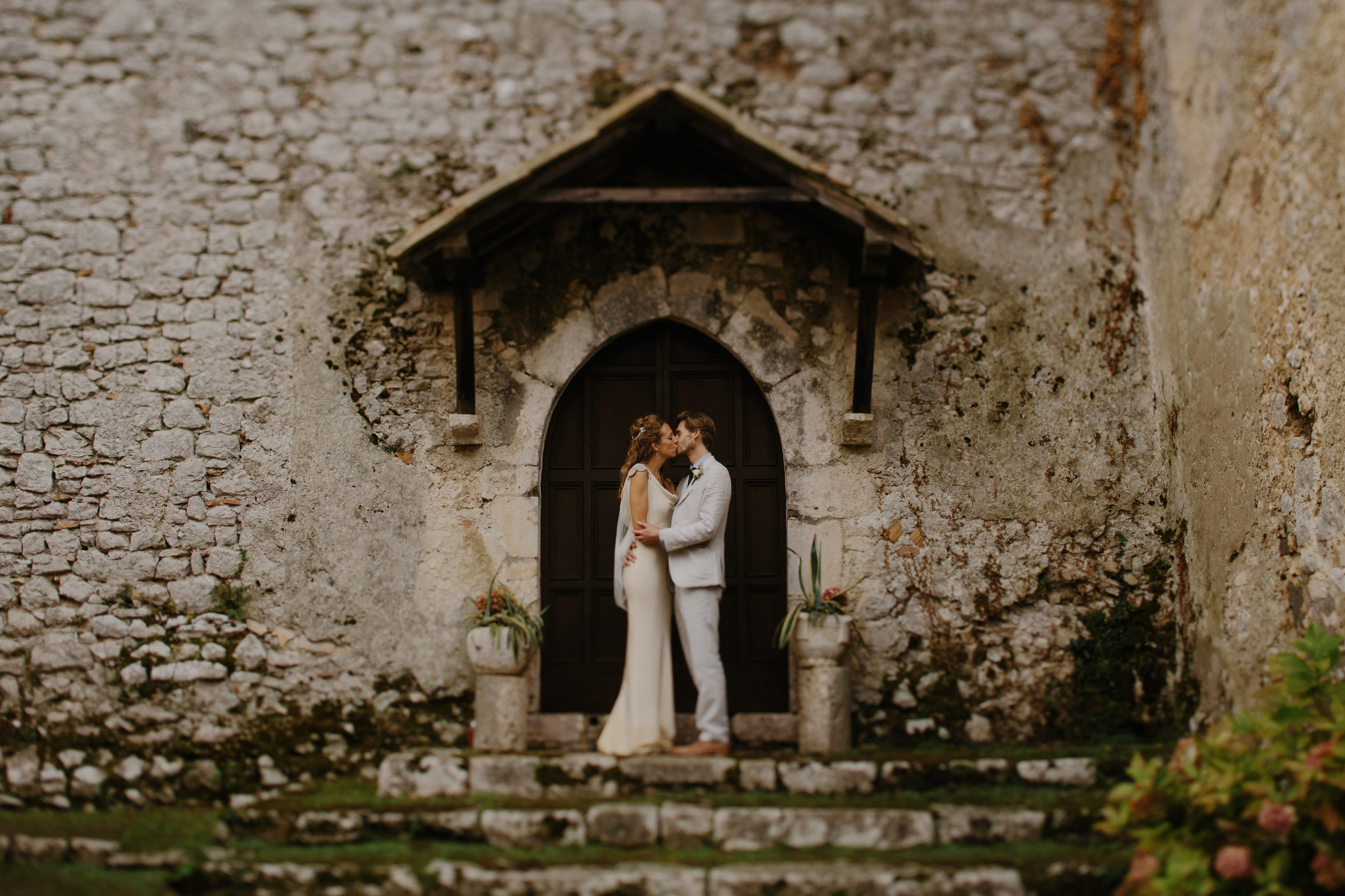 young adult, newlywed, positive emotion, celebration, Wedding, old, old ruin, women, event, couple, marriage, emotion, love, young women, outdoors, architecture, HD Wallpaper