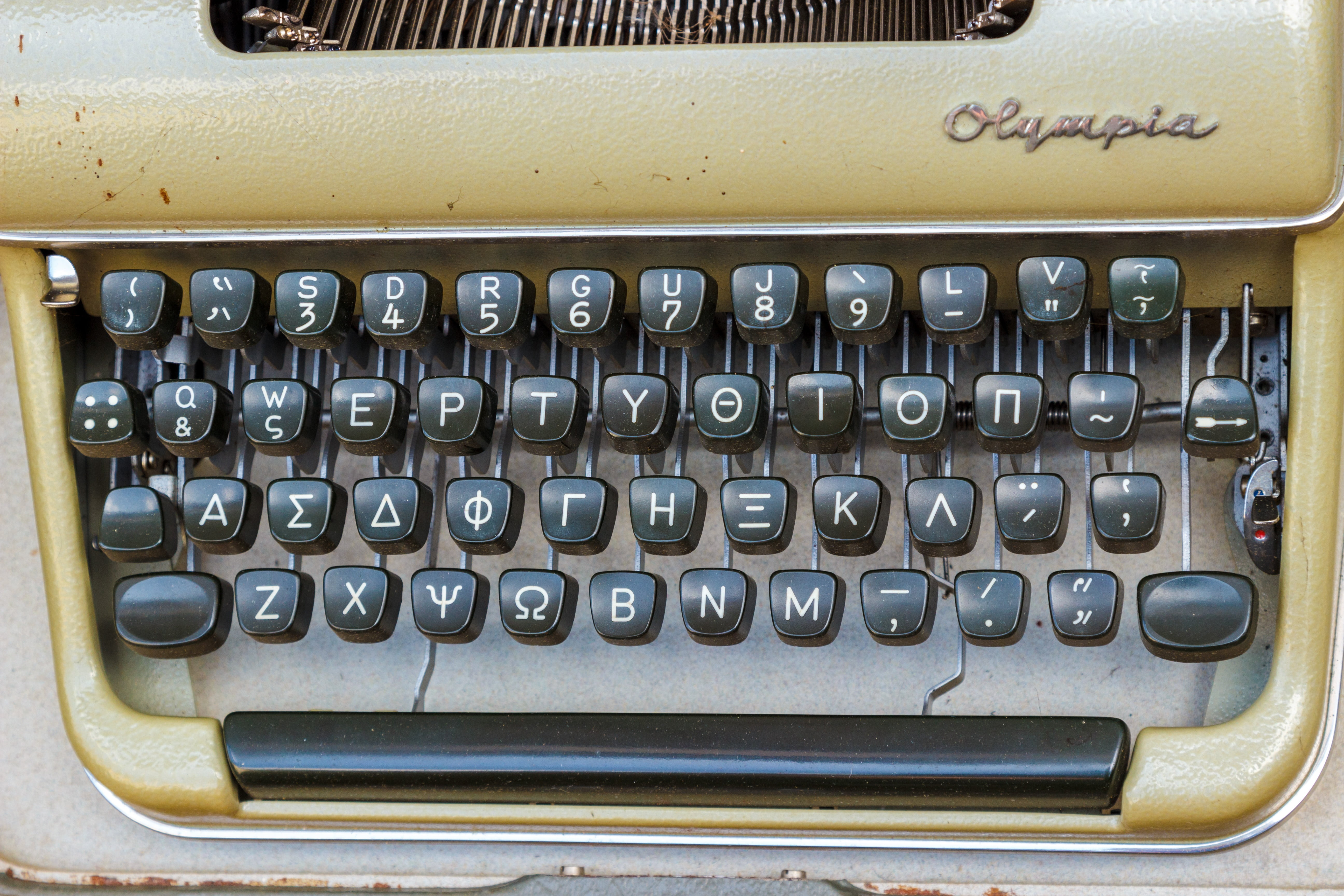 typewriter, retro Styled, typing, western script, machinery, push button, still life, no people, obsolete, high angle view, communication, flea market, HD Wallpaper