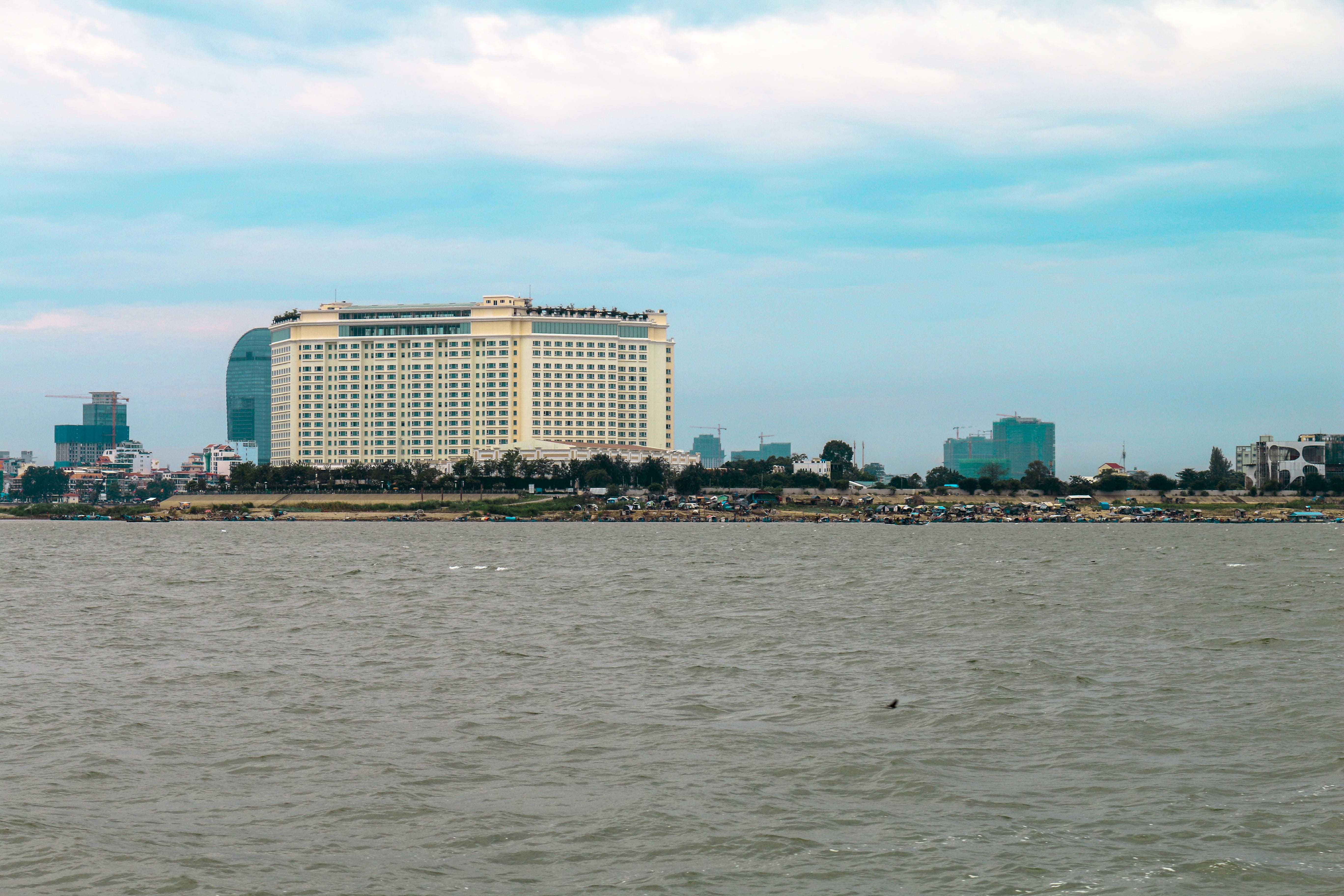 nature, riverside, day, travel destinations, chhunchhieng bun, city, office building exterior, land, chak tomuk river, building, waterfront, 5K, water, HD Wallpaper