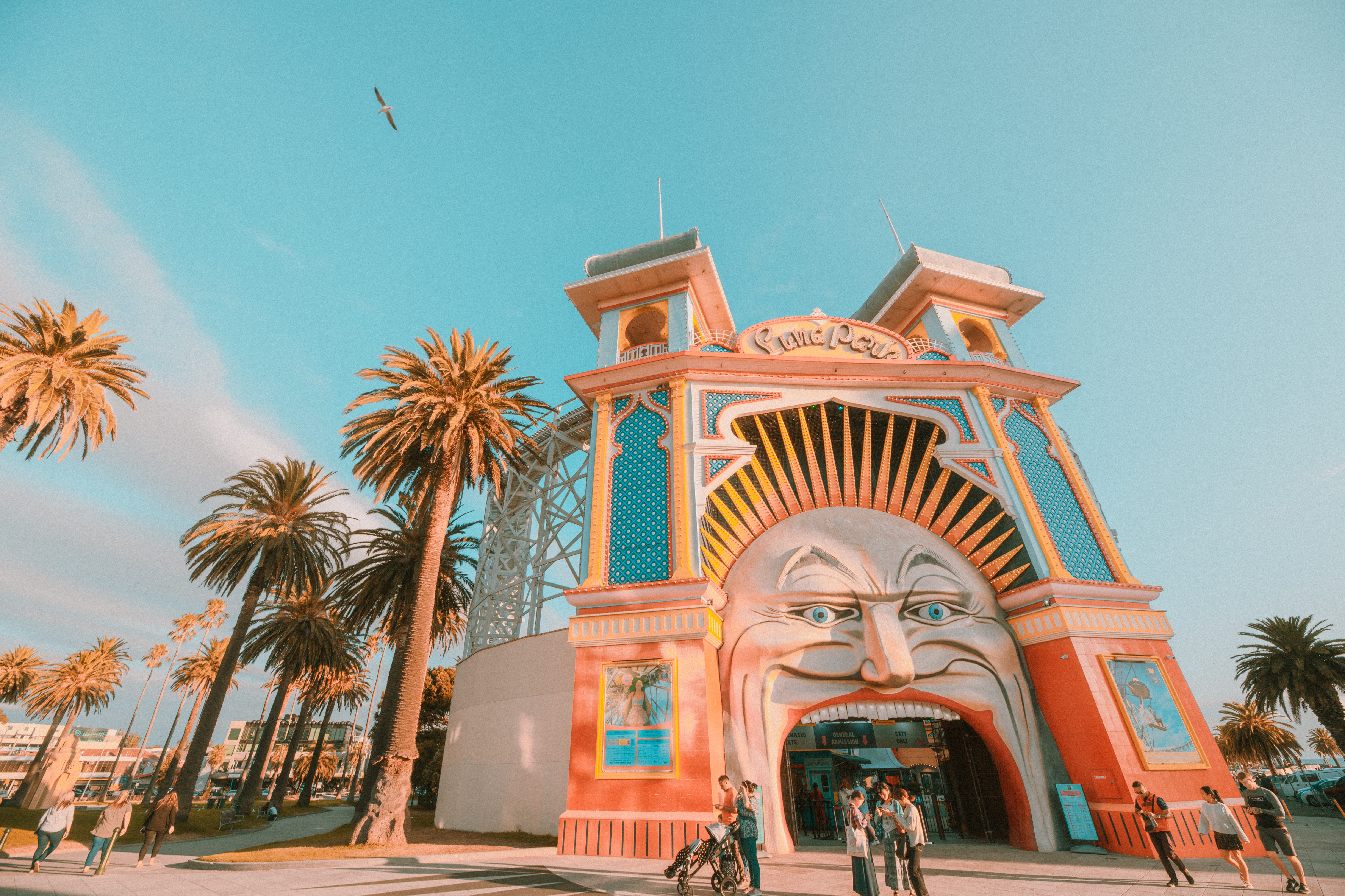 theme park, city of sun, sculpture, building, outdoors, sky wheel, no people, palm tree, lunaparkmelbourne, building exterior, travel destinations, vehicle, HD Wallpaper