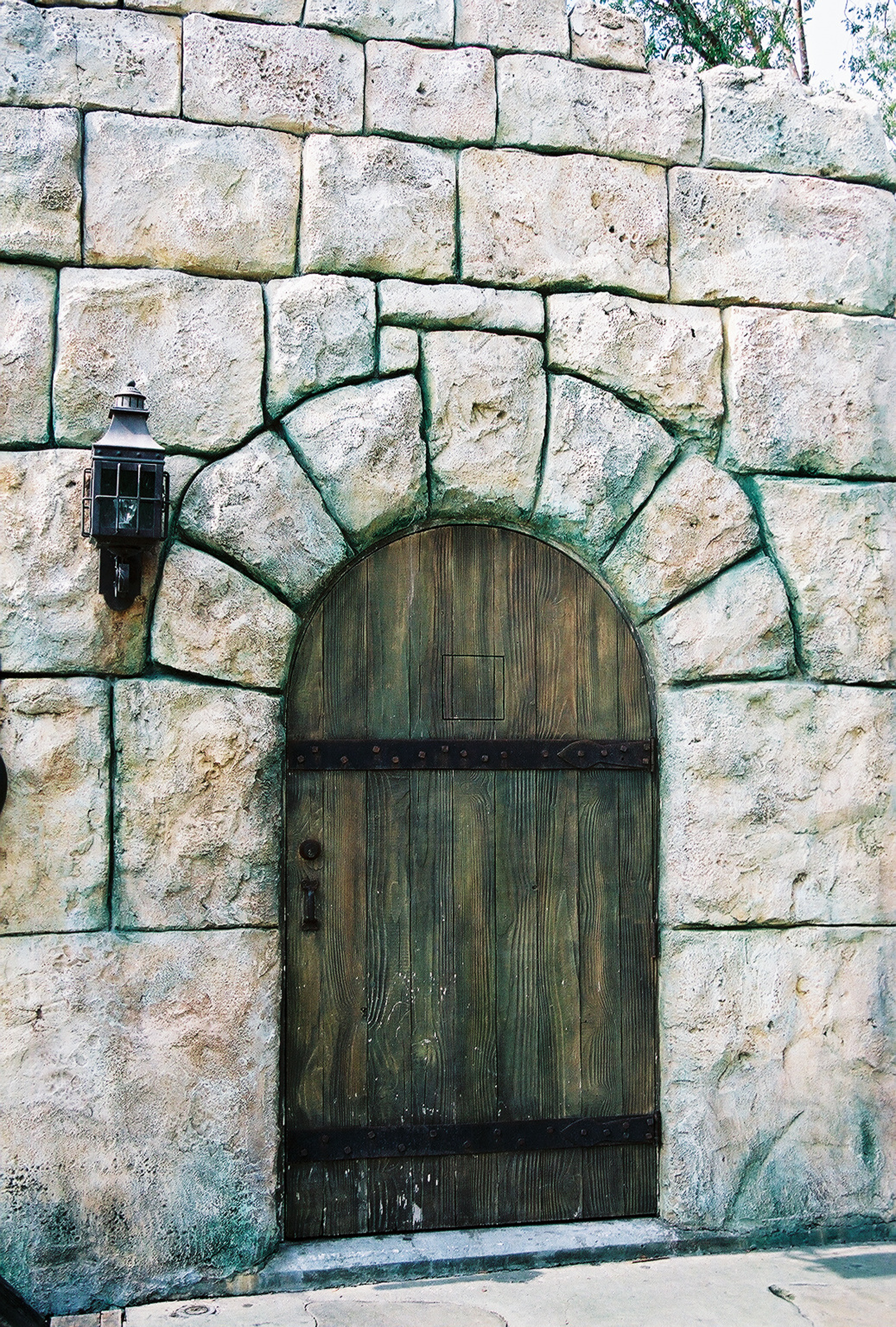 wooden, facade, arch, security, brick, protection, day, wall - building feature, daytime, closed, stone wall, photo, architecture, ancient brick, concrete, Phone HD Wallpaper