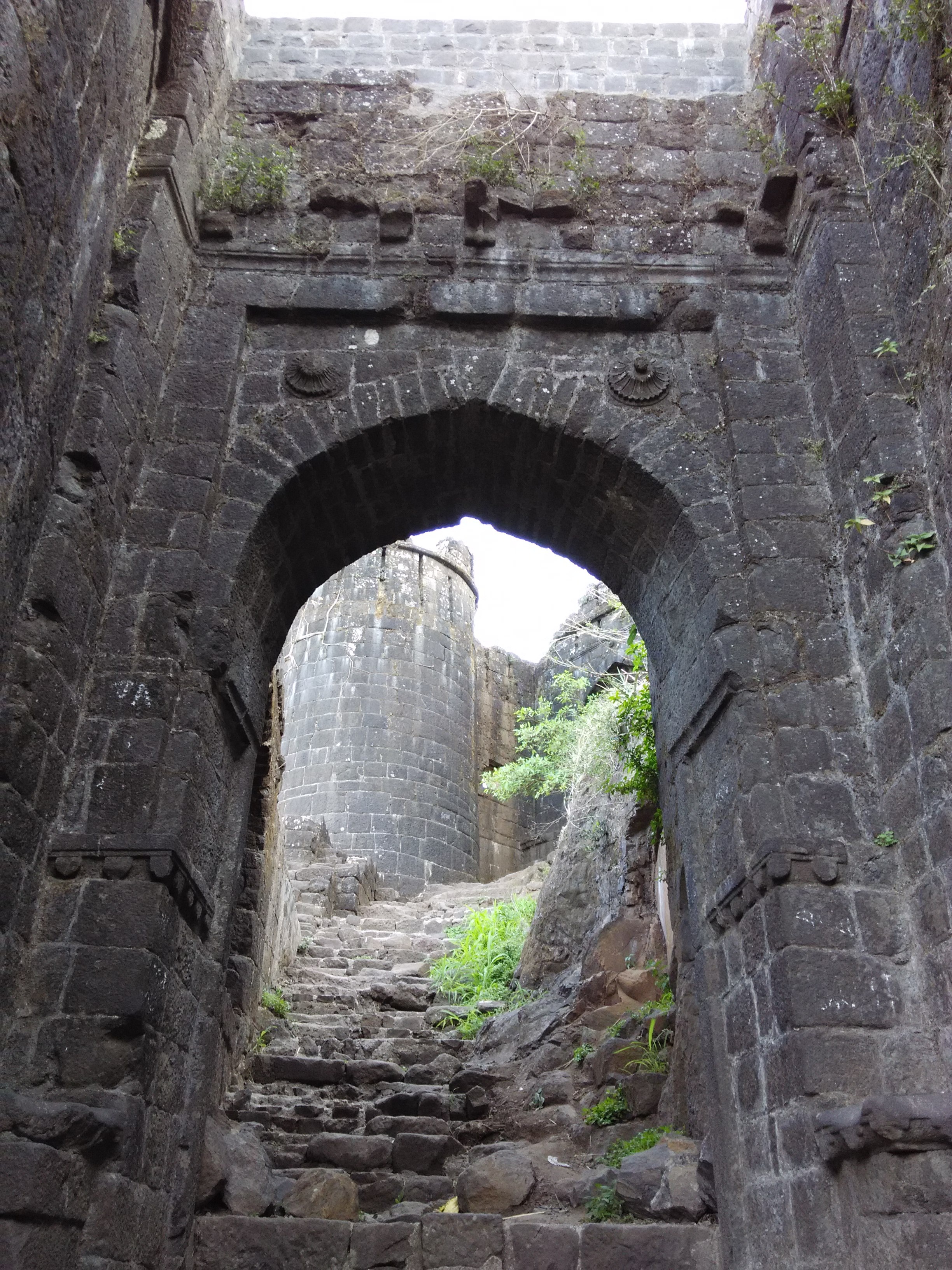 nature, old, arch, archaeology, abandoned, stone Material, no people, 2K, india, bad condition, wall, outdoors, architecture, fortress, ancient, arch bridge, Phone HD Wallpaper