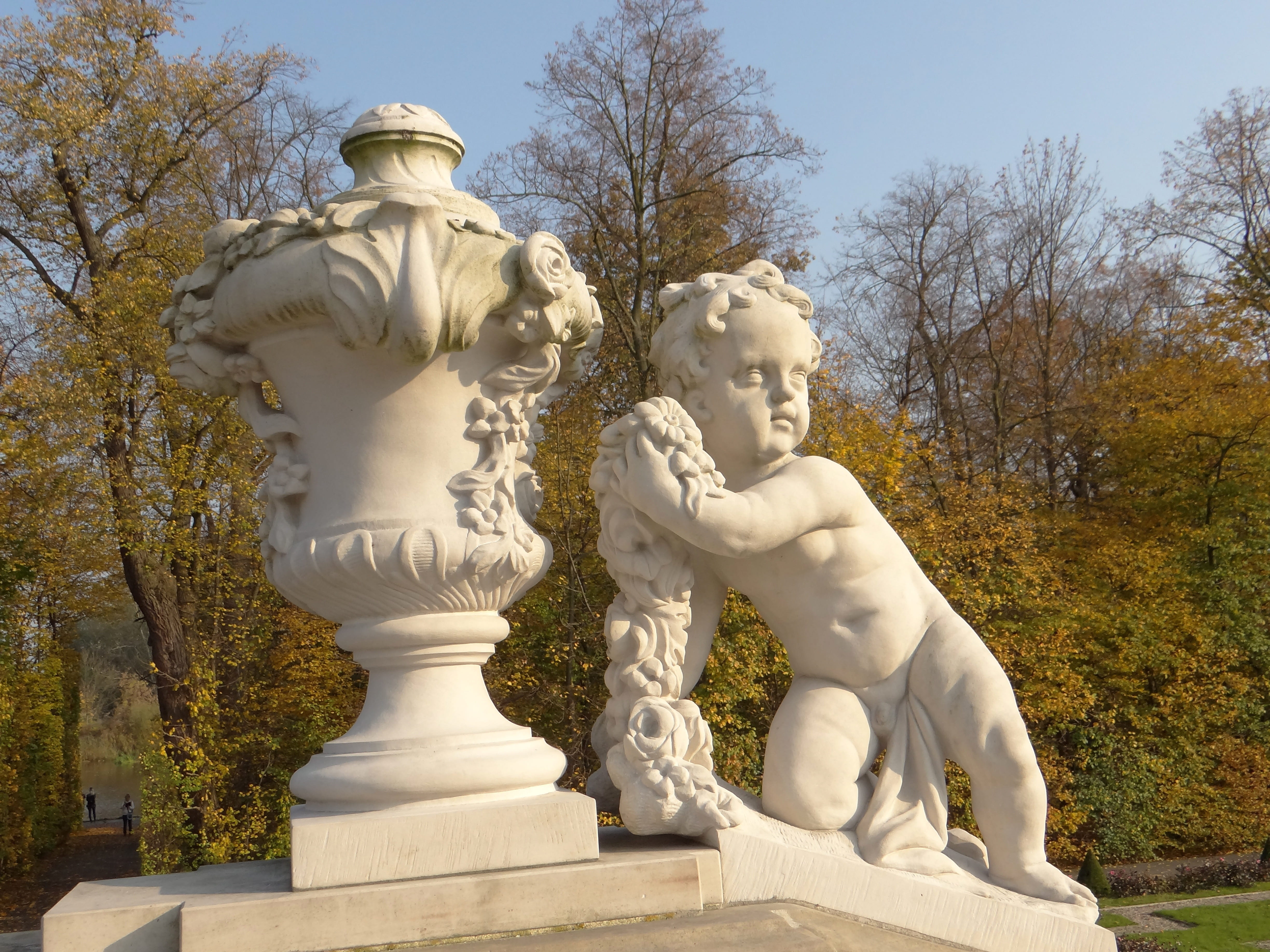 tourism, representation, outdoors, garden, monument, redler, nature, tree, the museum, day, sculpture, putto, sky, 4K, craft, park, creativity, male likeness, HD Wallpaper