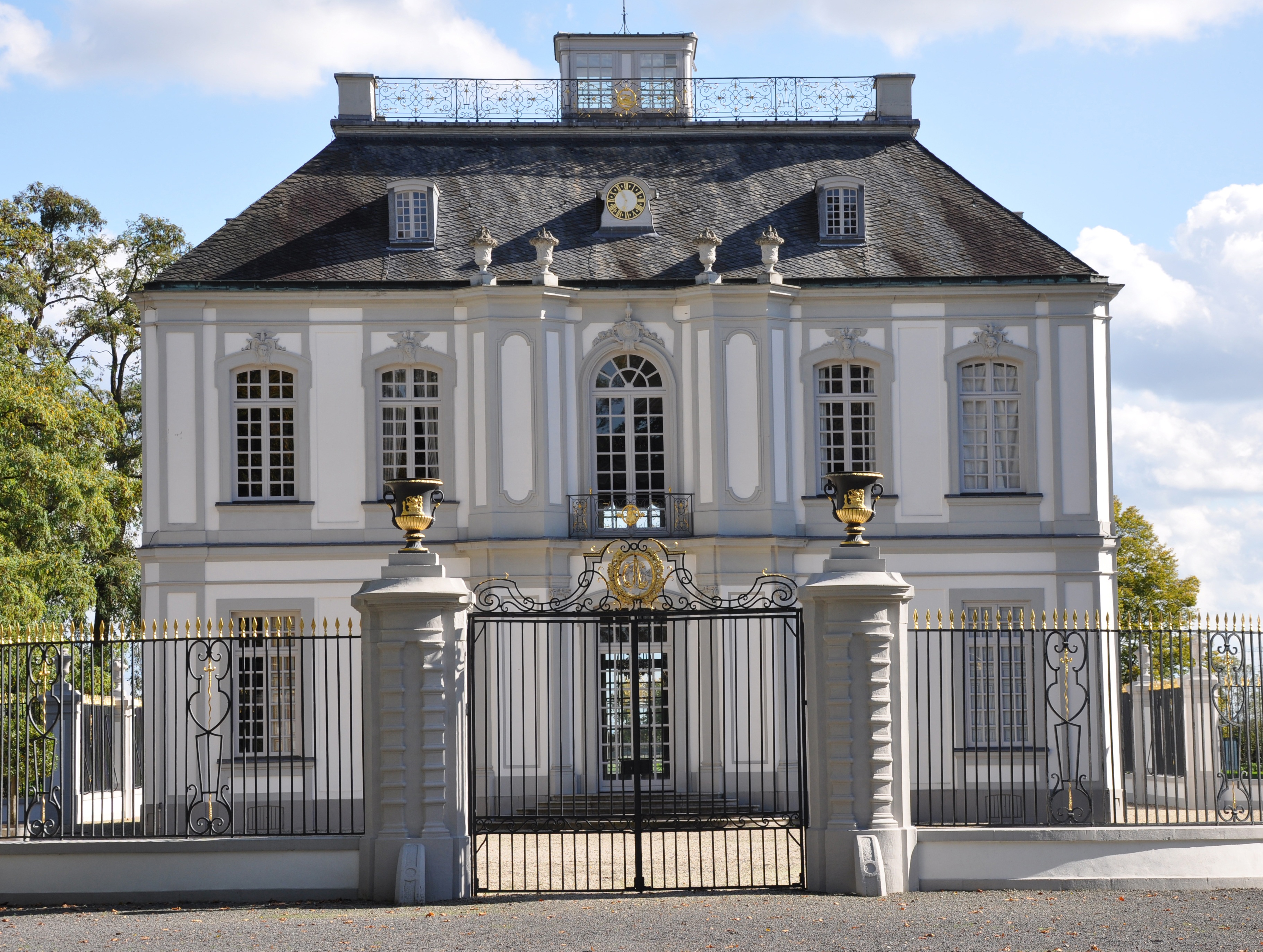 germany, architecture, photo, storey, cloud - sky, house, window, baroque, building, black, building exterior, residential district, railing, city, facade, HD Wallpaper