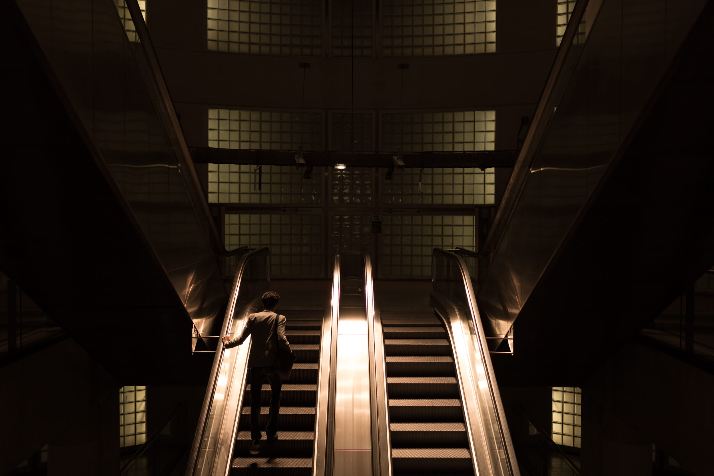 subway, steps and staircases, going, standing, escalator, building, transportation, connection, person, urban Scene, no People, lighting equipment, architecture, HD Wallpaper