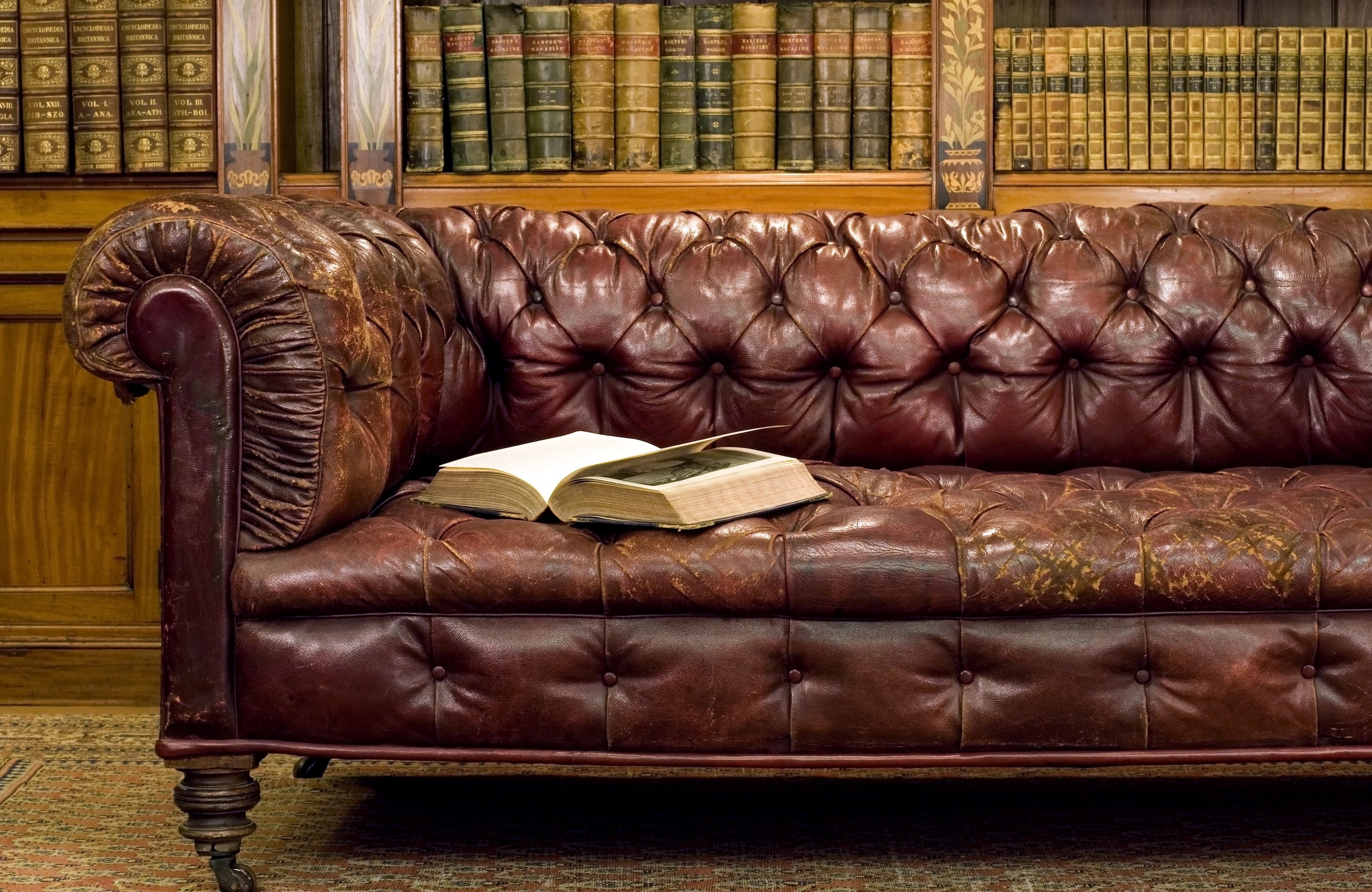 2K, indoors, leather, luxury, Antiques, fashion, relaxation, domestic room, chair, upper class, cozy, high society, Bed, furniture, Style, Old, Books, HD Wallpaper