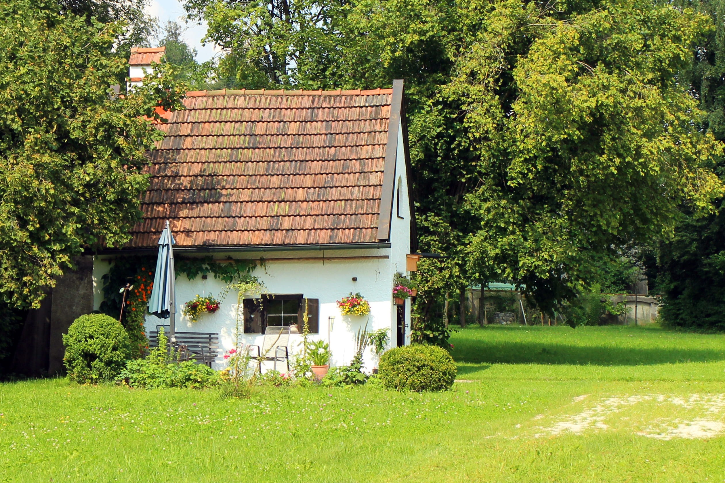 outdoors, concrete, leisure, architecture, nature, field, plant, grass, sunlight, garden, tree, white, lawn, idyll, summer house, residential district, HD Wallpaper
