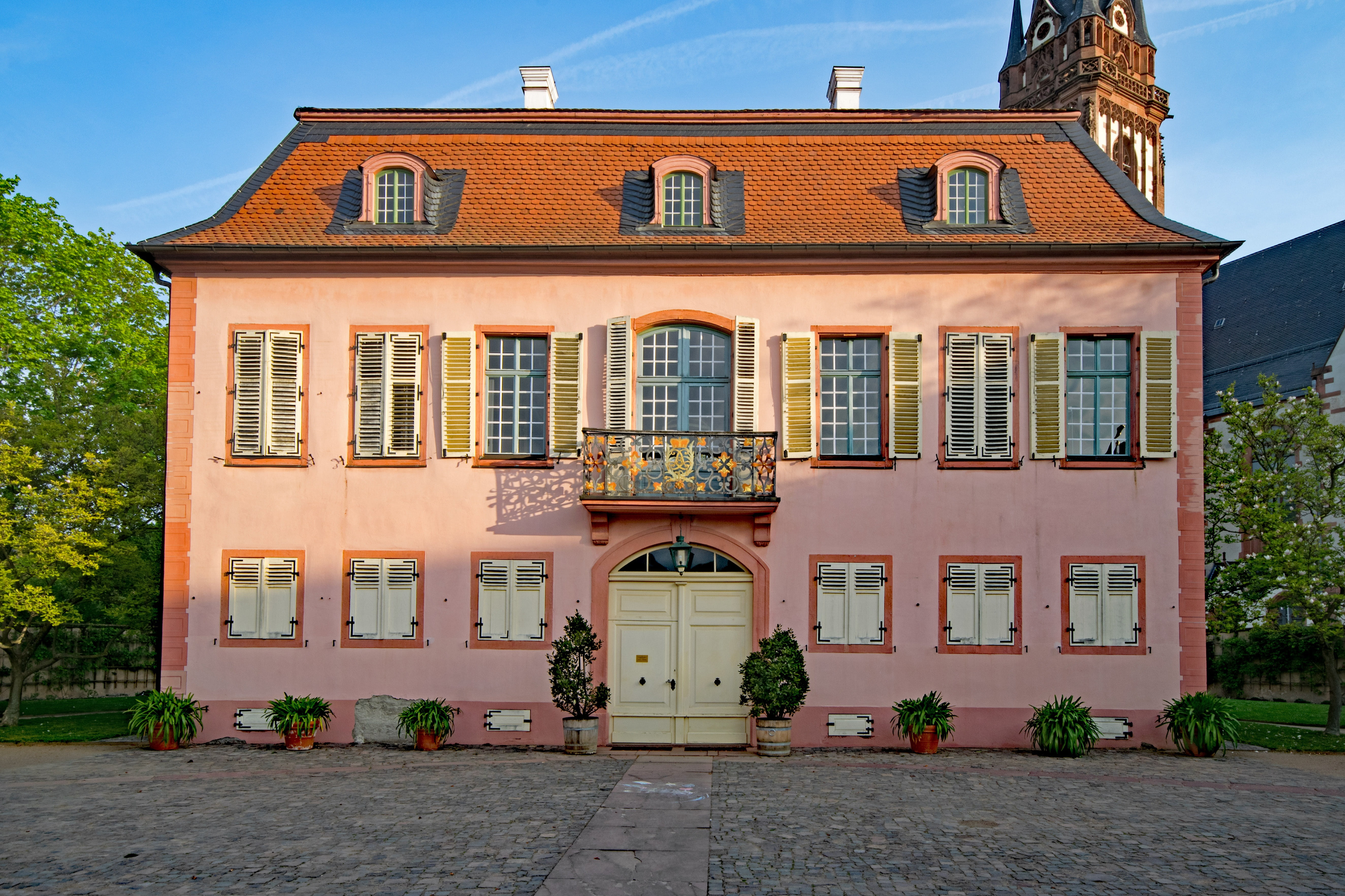 5K, germany, entrance, house, building, window, arch, town, porcelain, architecture, museum, porcelain museum, street, sky, facade, residential district, HD Wallpaper