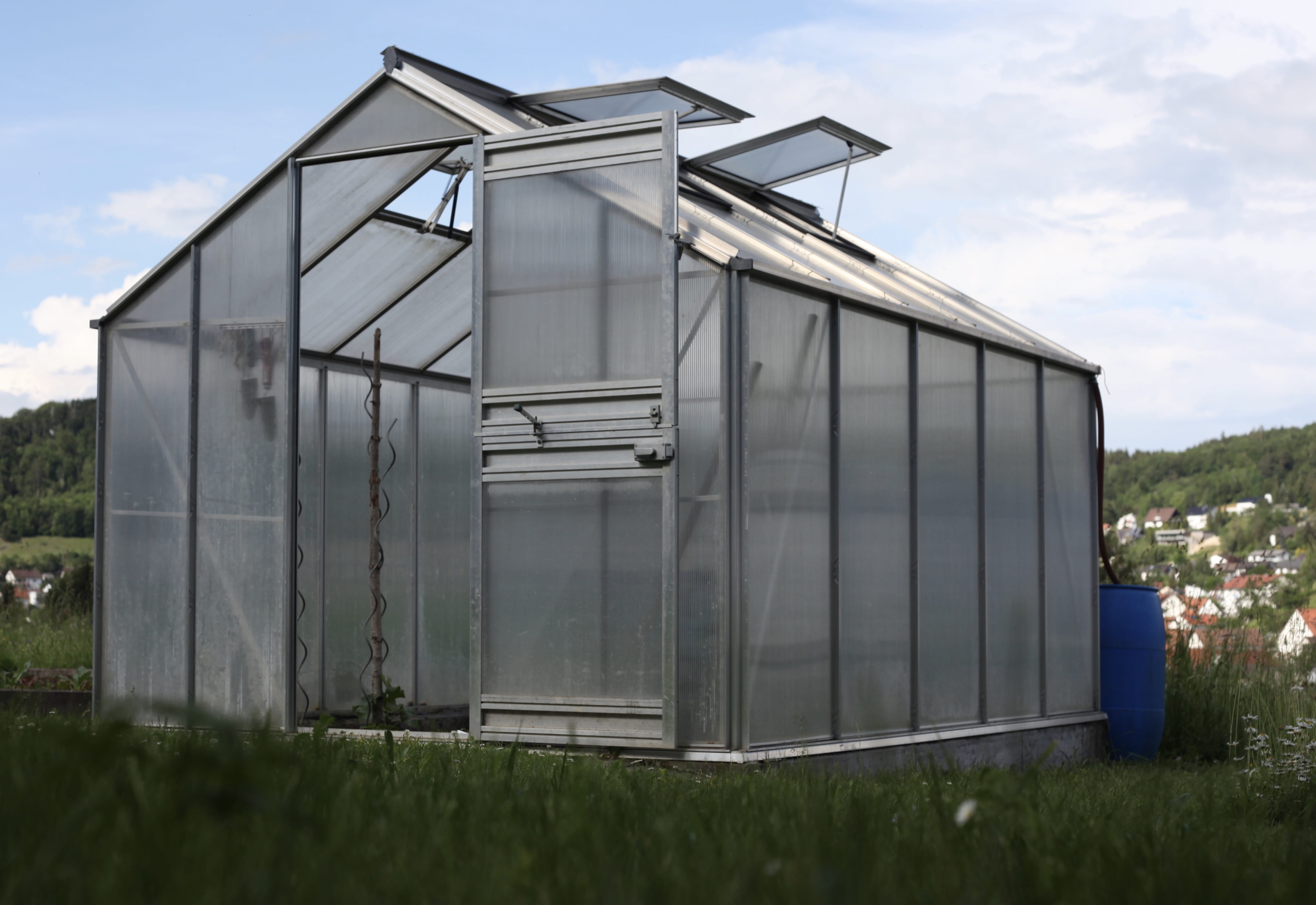 building, architecture, built structure, building exterior, gardeners, no people, field, growth, agriculture, greenhouse, nature, country life, landscape, HD Wallpaper
