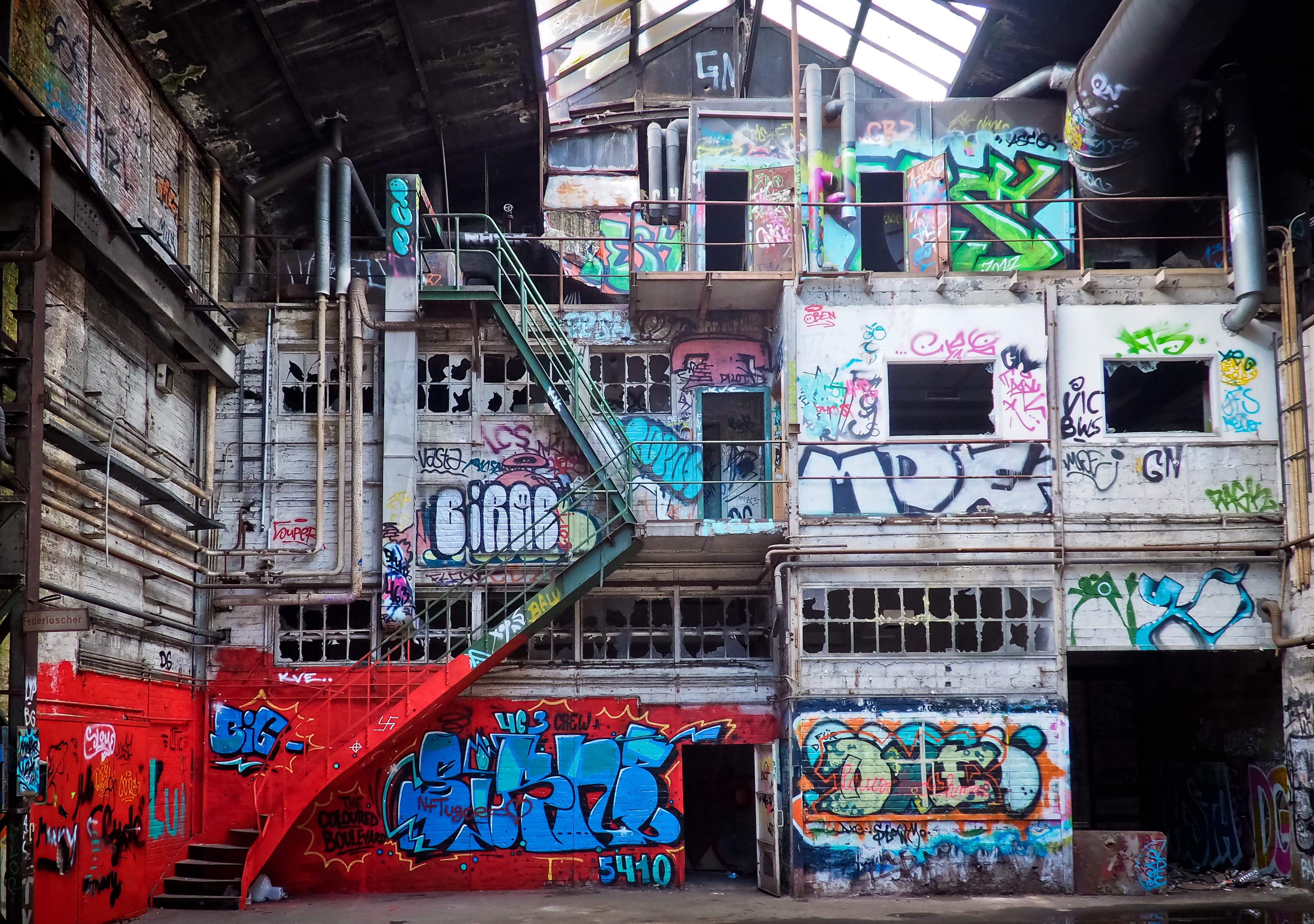 hall, no people, old, dilapidated, weird, forget, old factory, city, break up, lapsed, communication, factory, gradually, rooms, industrial building, moss, HD Wallpaper