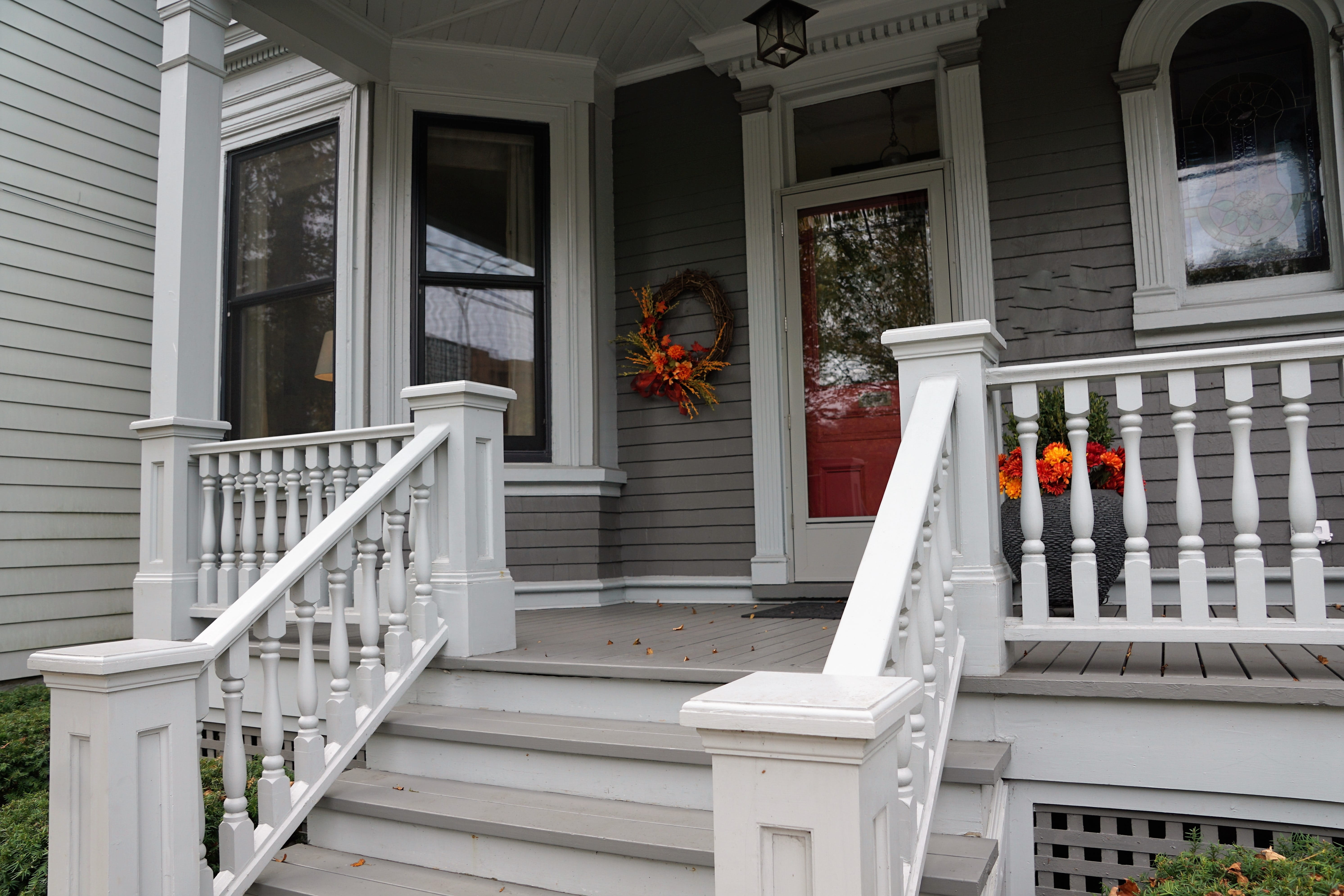 plant, Home, house, balcony, no people, front stoop, residential building, entrance, building exterior, Wood, wood - material, Veranda, residential district, HD Wallpaper