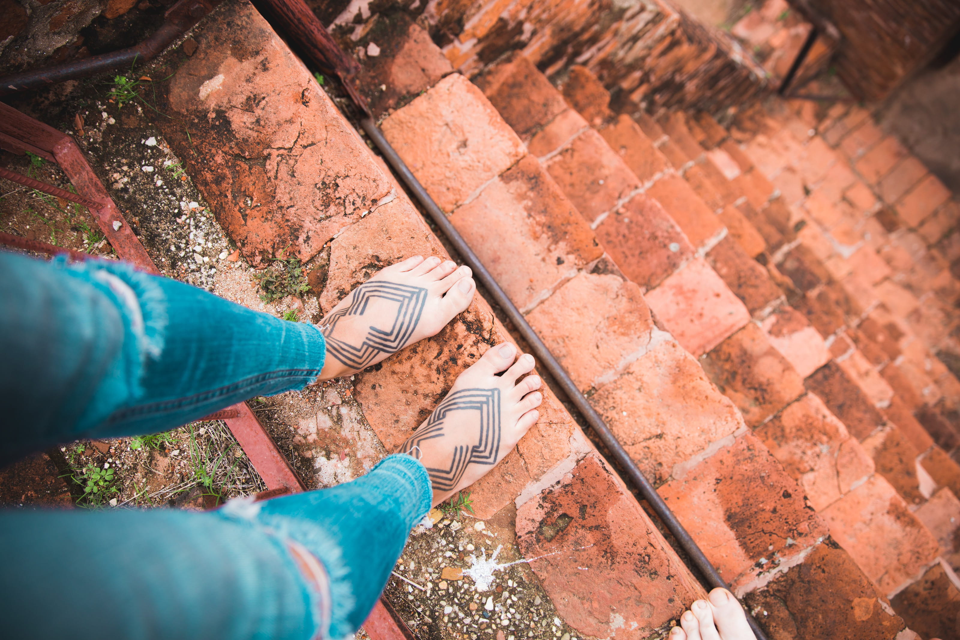 outdoors, outdoor, 20-25 year old, ancient, brick, one person, stonework, men, house, women, stairway, ruins, castle, high angle view, feet, body part, HD Wallpaper
