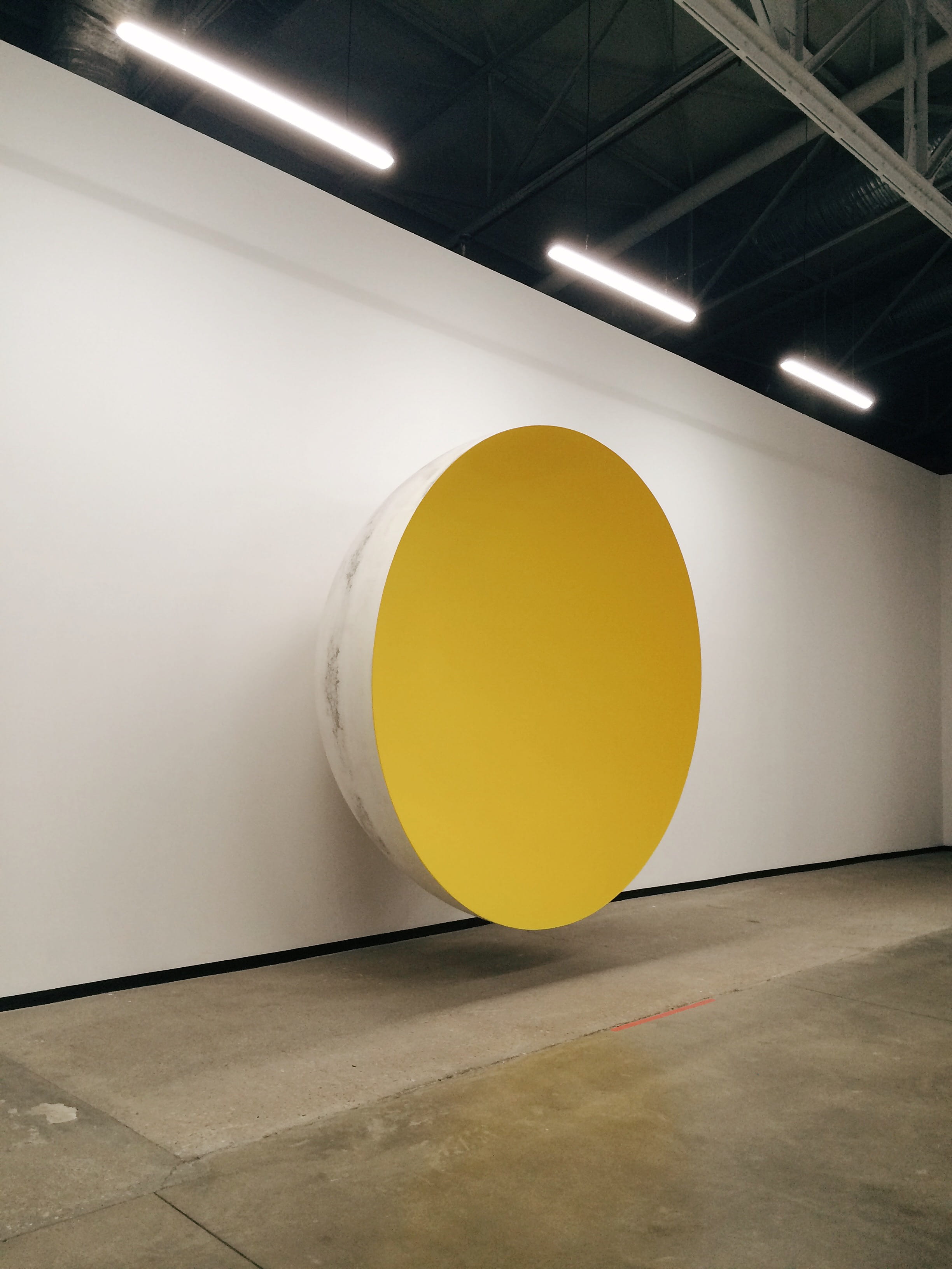 food, floor, lights, arrow symbol, color, steel, modern, exhibition, bowl, tile, shape, white, absence, illuminated, modern art, inside, yellow, wall, minimalism, Phone HD Wallpaper