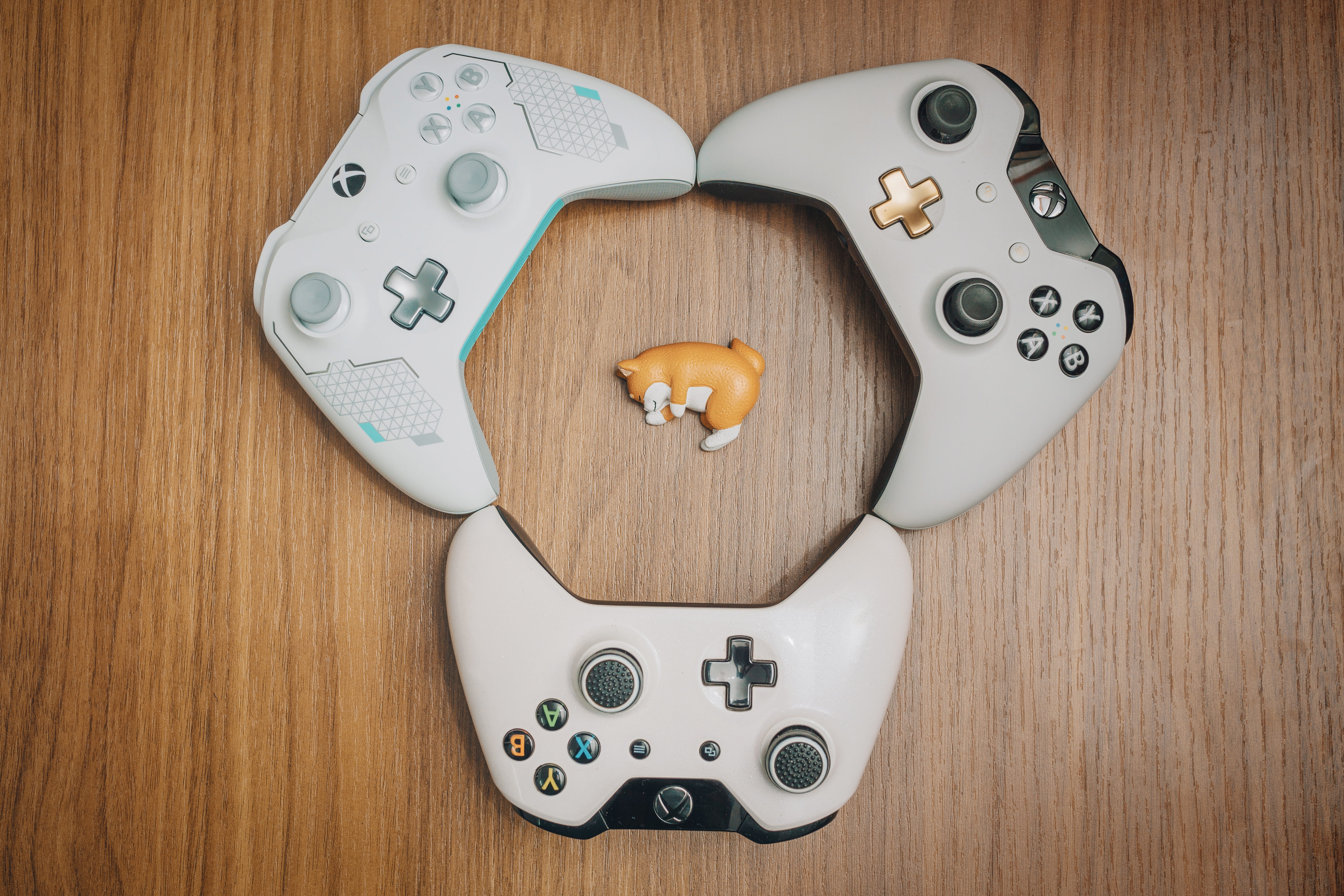 game controllers, portable, connection, wireless, indoors, close-up, human representation, representation, toy, creativity, gray, plastic, xbox, design, HD Wallpaper